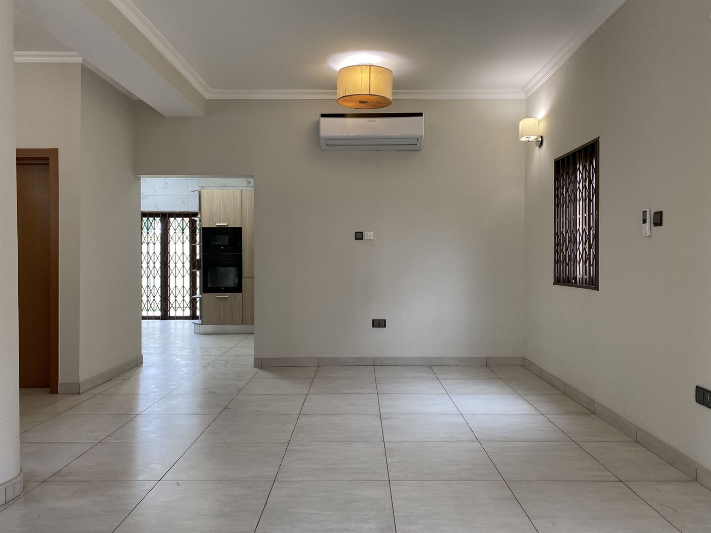 Cliffside Apartment, Airport Residential
