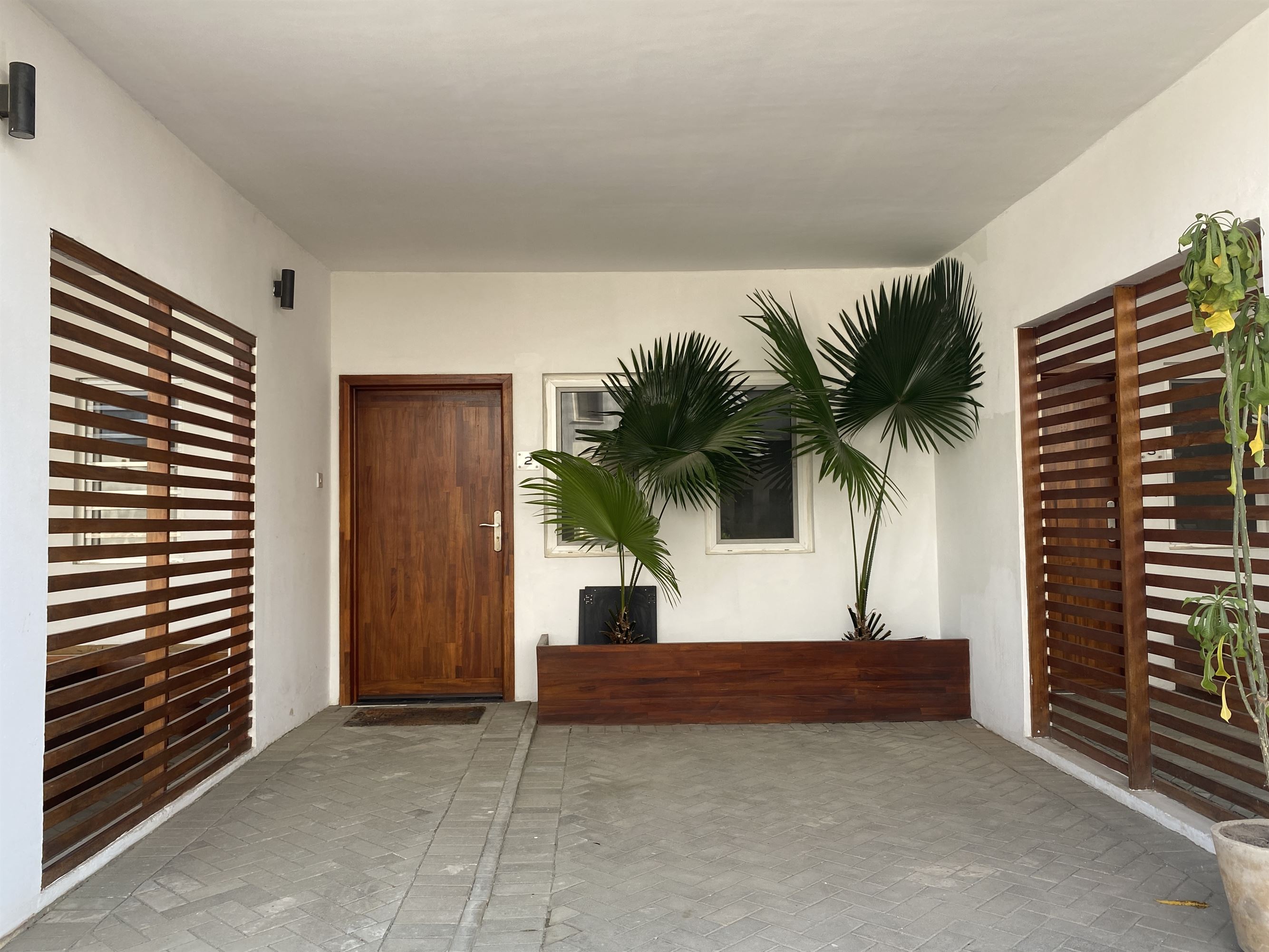 Cliffside Apartment, Airport Residential