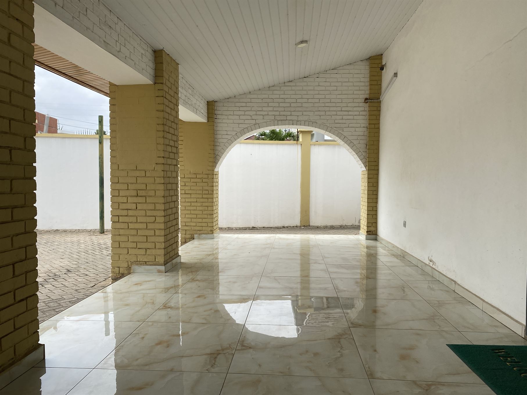 Cliffside Apartment, Airport Residential