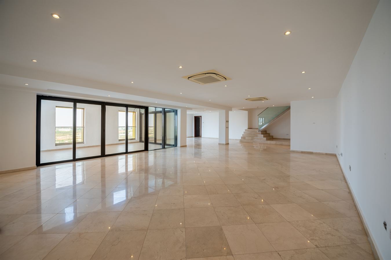 Cliffside Apartment, Airport Residential