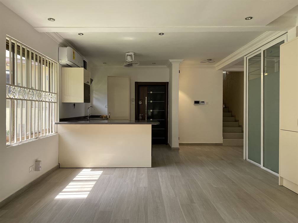 Cliffside Apartment, Airport Residential
