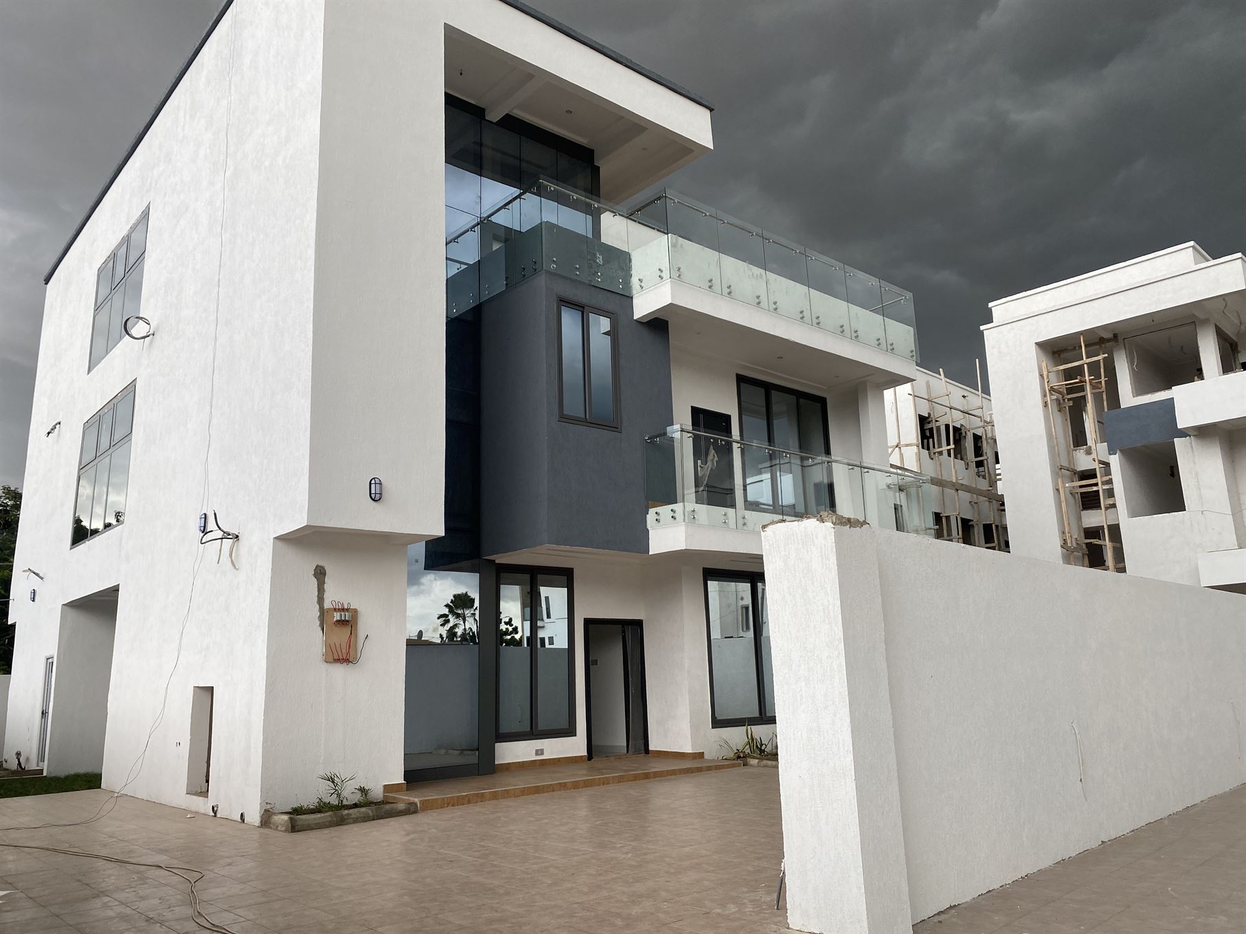 Cliffside Apartment, Airport Residential