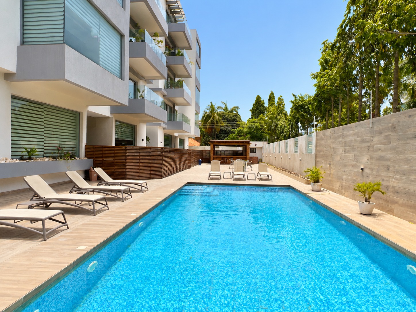 Cliffside Apartment, Airport Residential