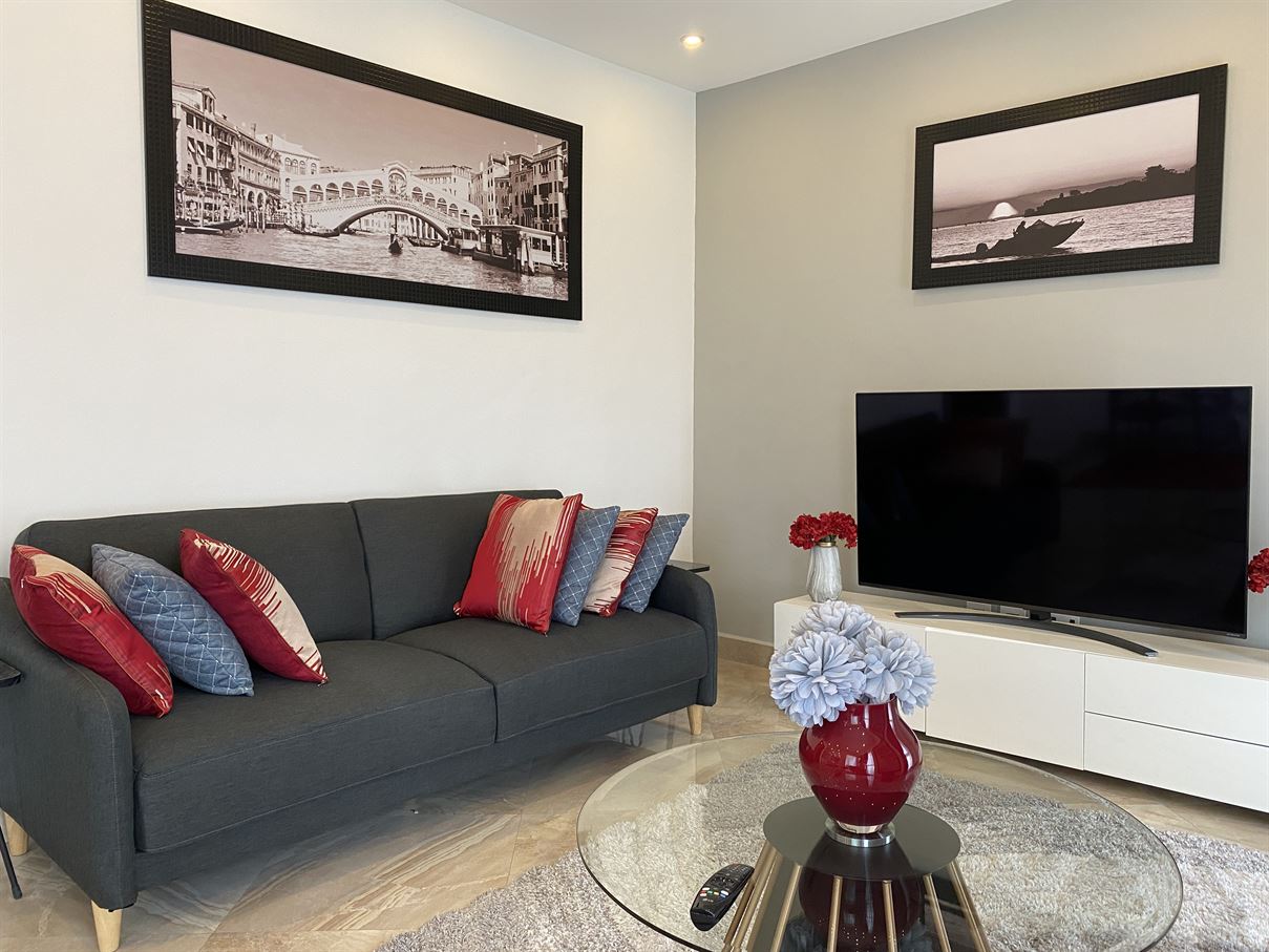 Cliffside Apartment, Airport Residential