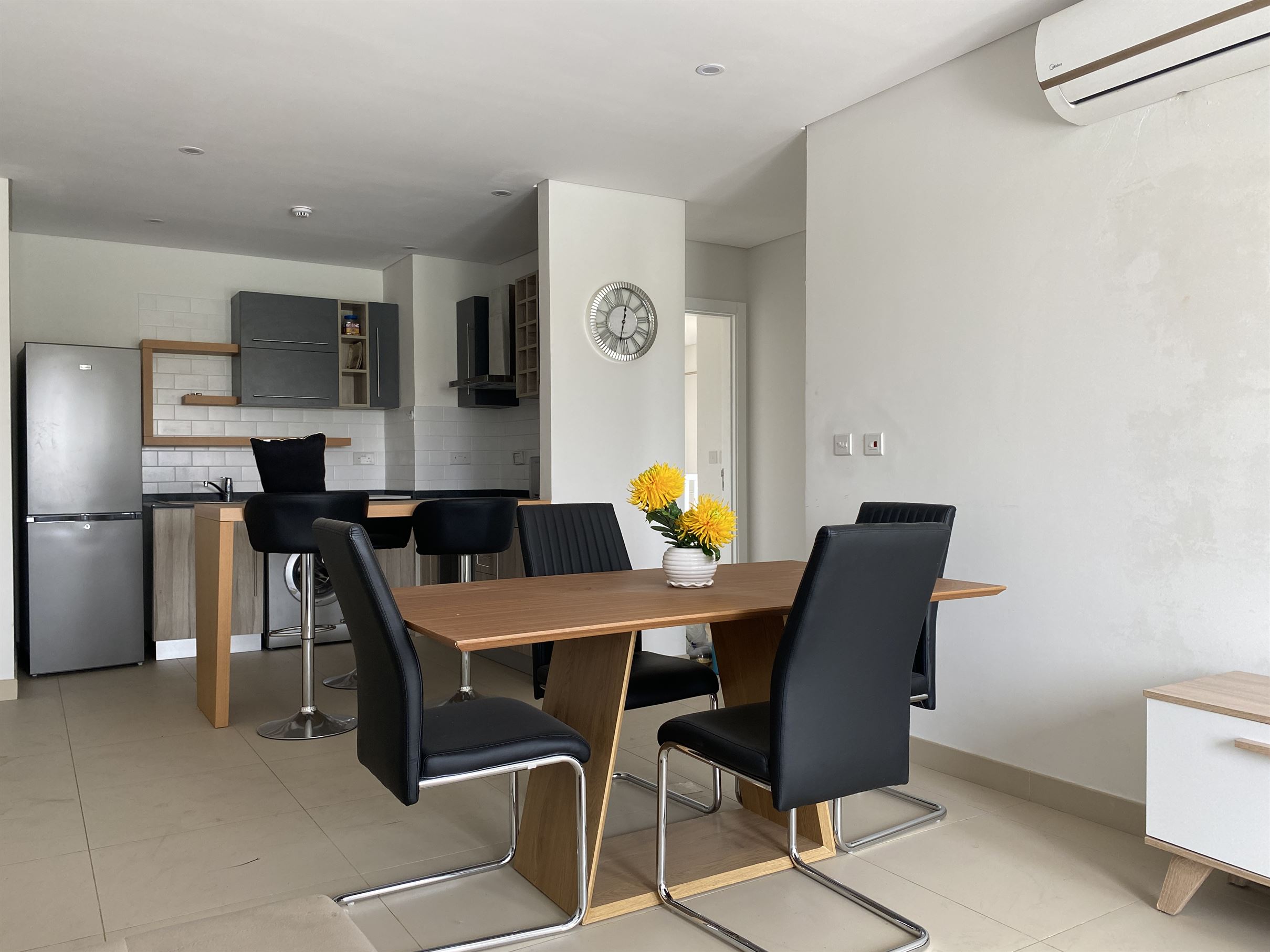 Cliffside Apartment, Airport Residential