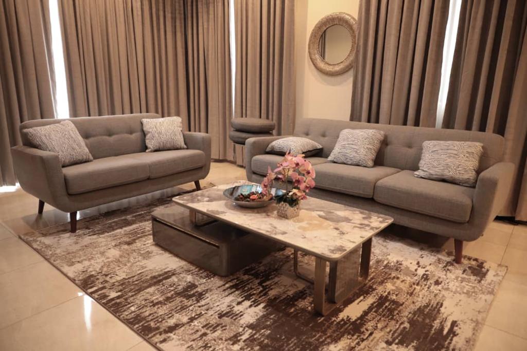 Cliffside Apartment, Airport Residential