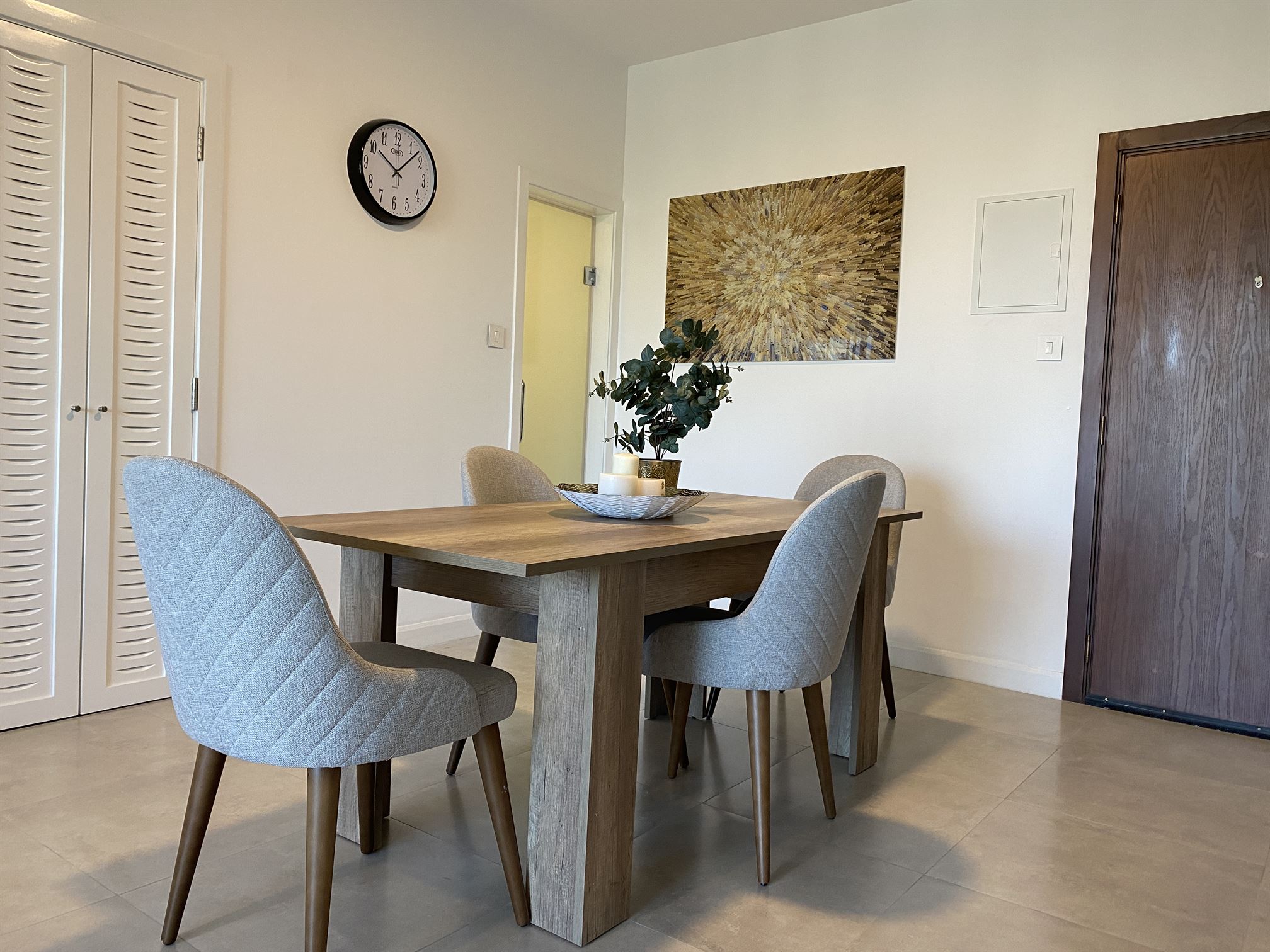 Cliffside Apartment, Airport Residential