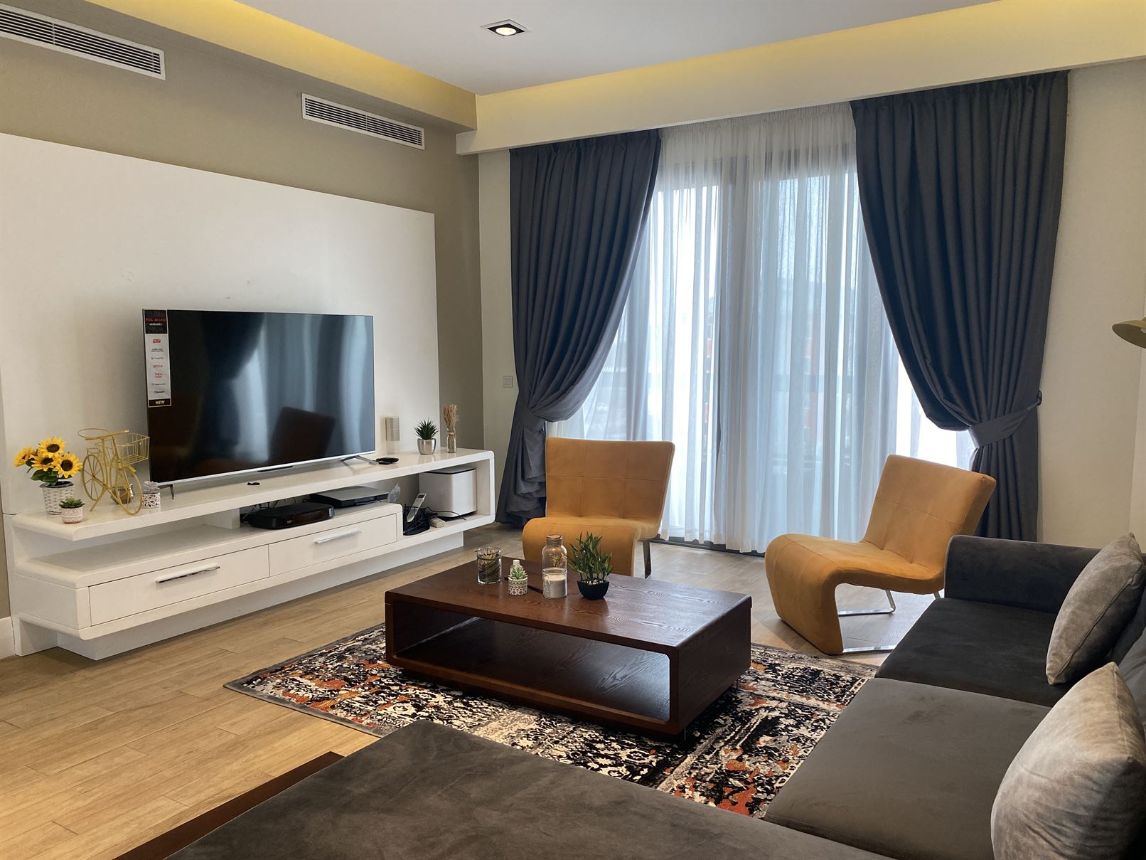 Cliffside Apartment, Airport Residential