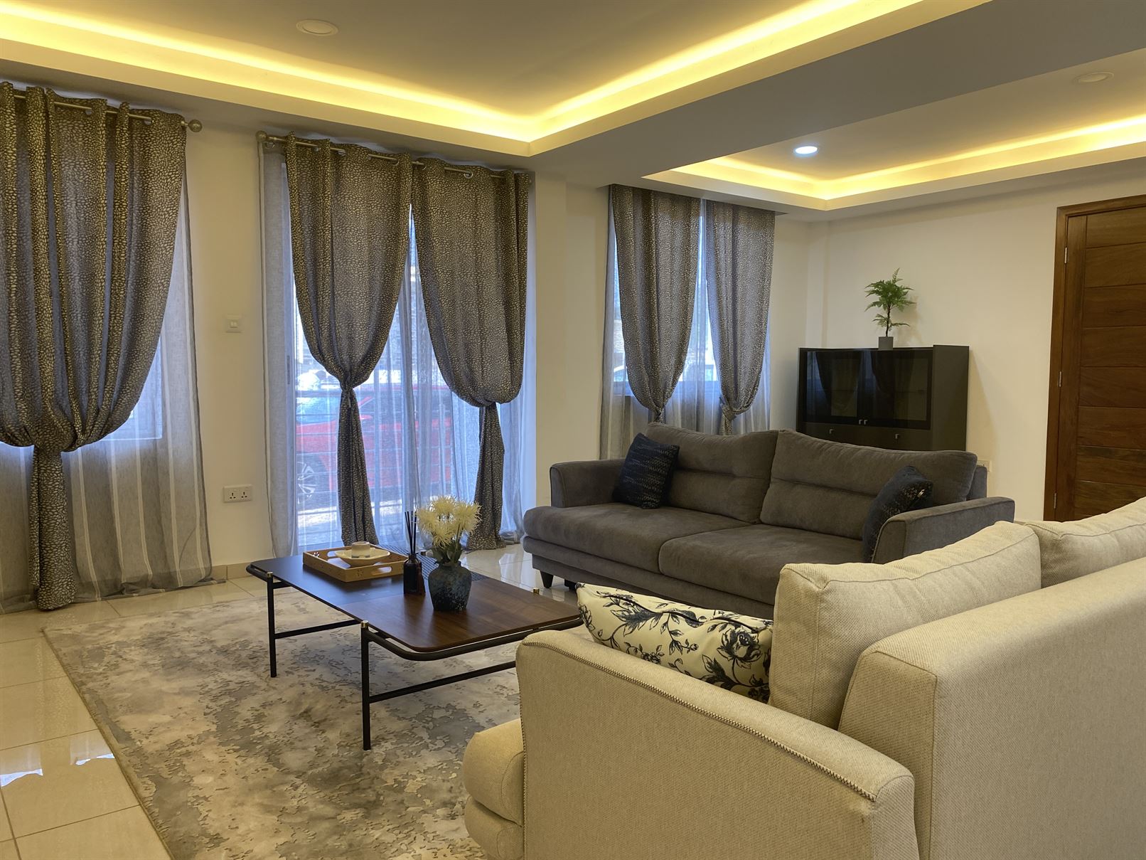 Cliffside Apartment, Airport Residential