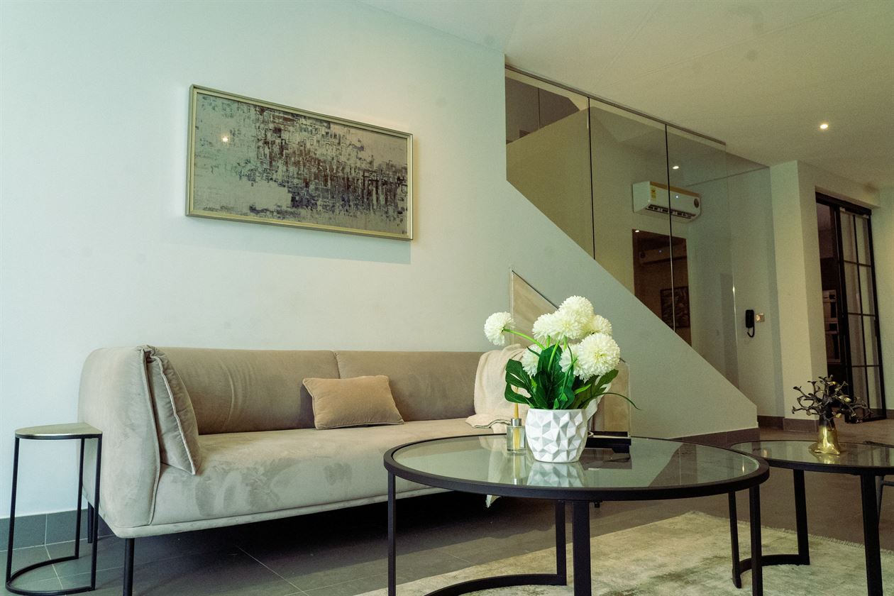 Cliffside Apartment, Airport Residential