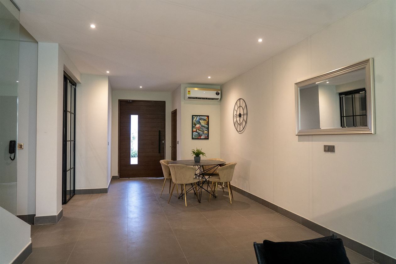 Cliffside Apartment, Airport Residential
