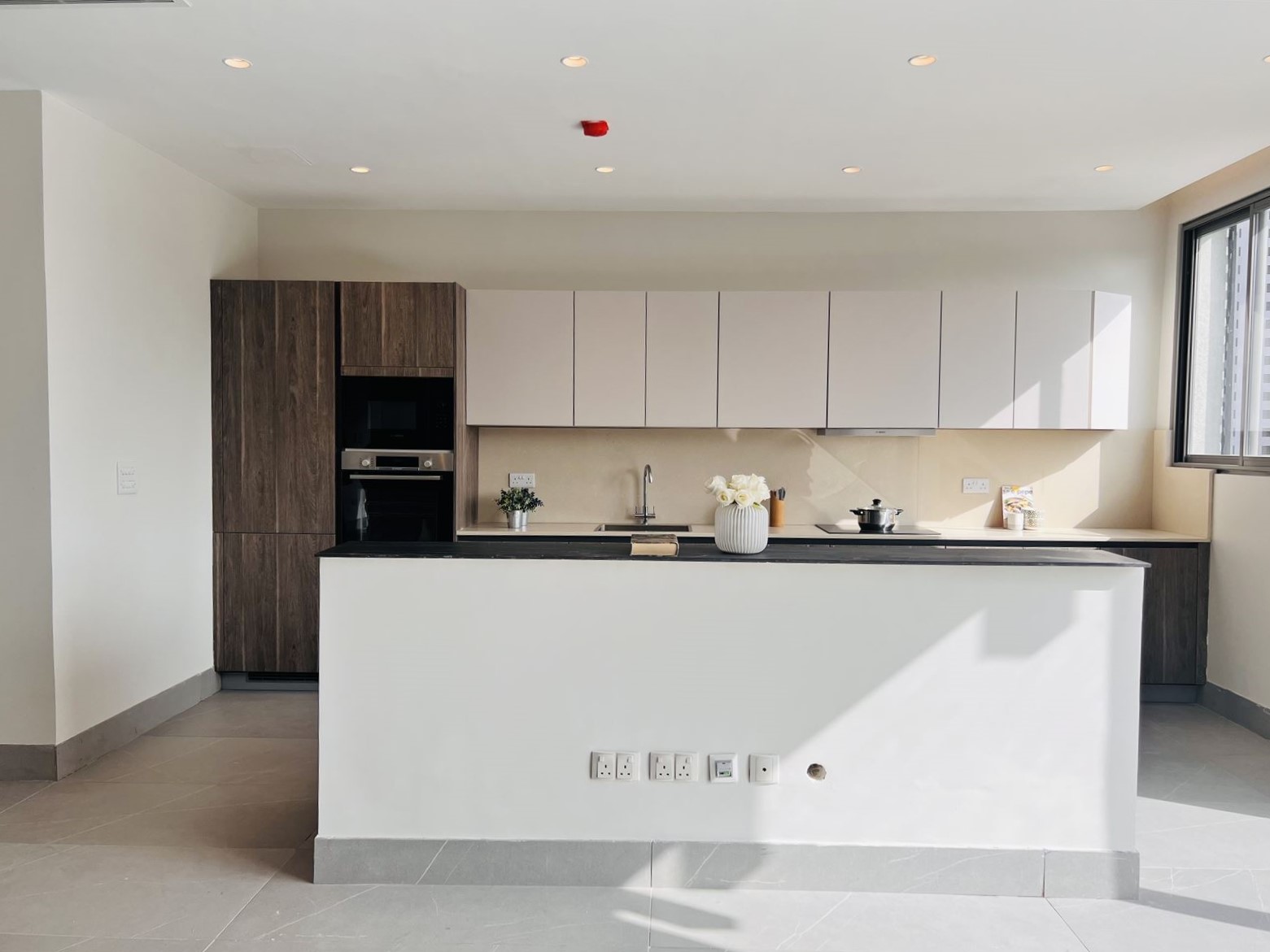 Cliffside Apartment, Airport Residential