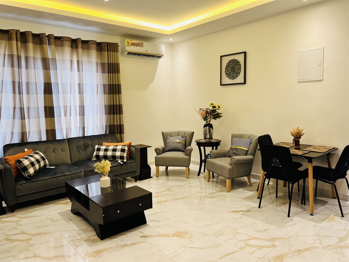 Cliffside Apartment, Airport Residential