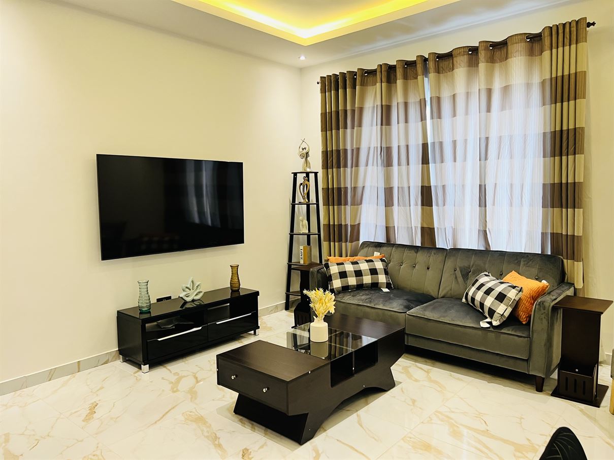 Cliffside Apartment, Airport Residential