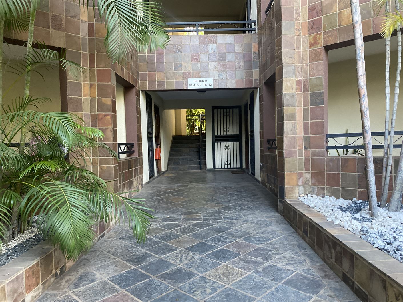 Cliffside Apartment, Airport Residential