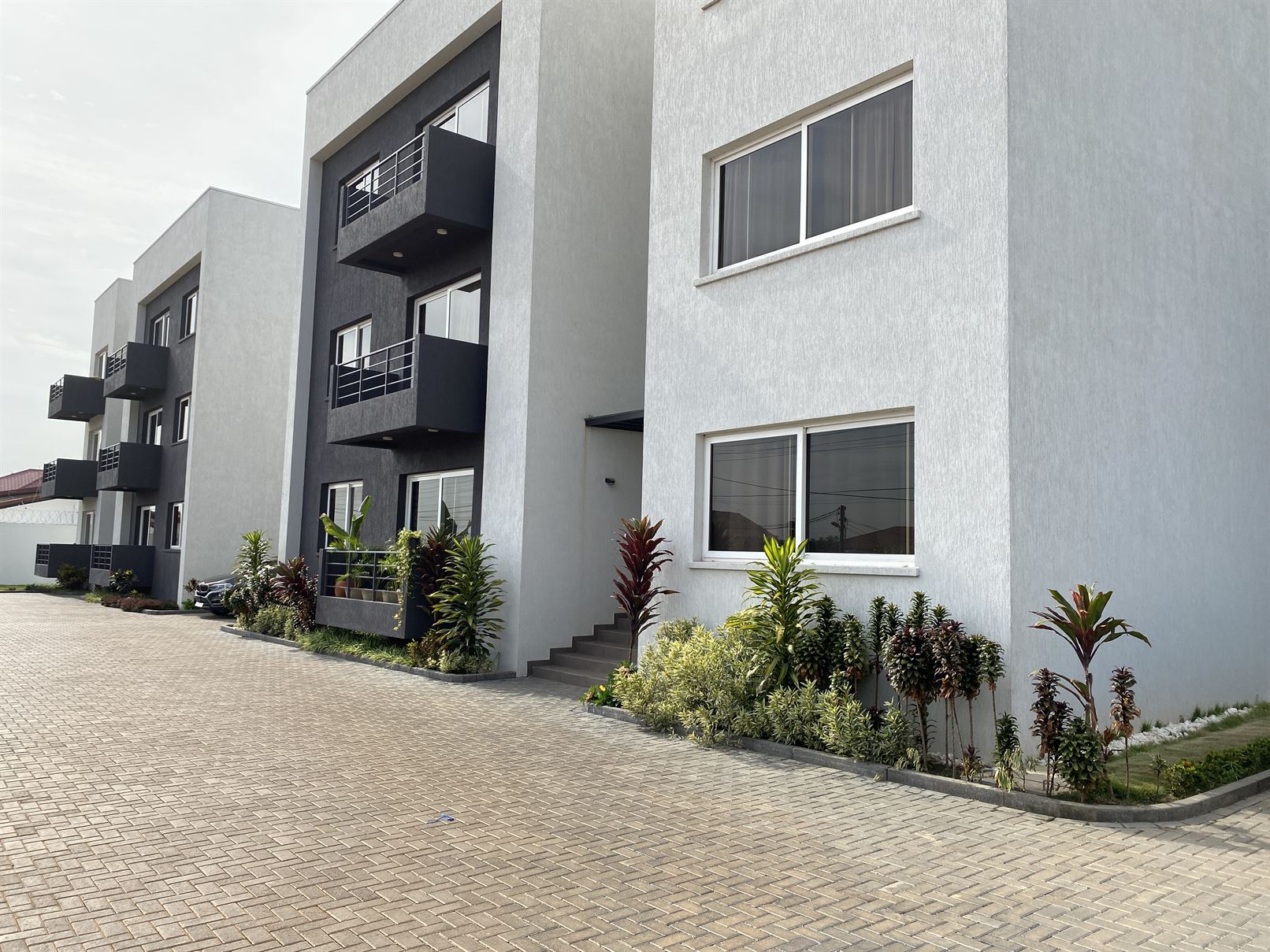 Cliffside Apartment, Airport Residential