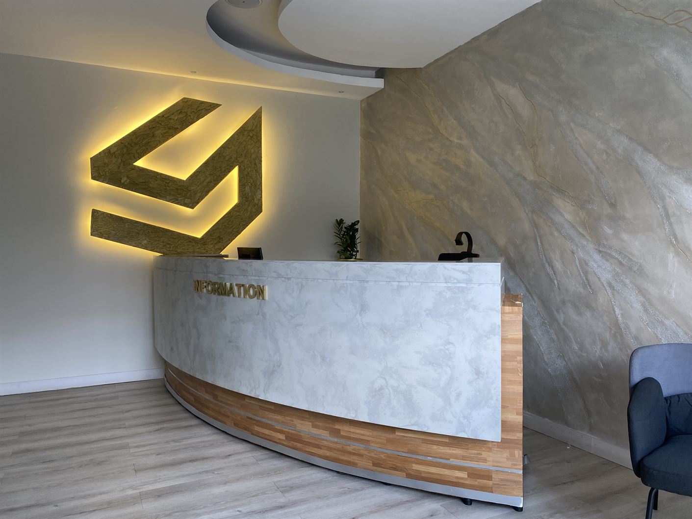 Cliffside Apartment, Airport Residential