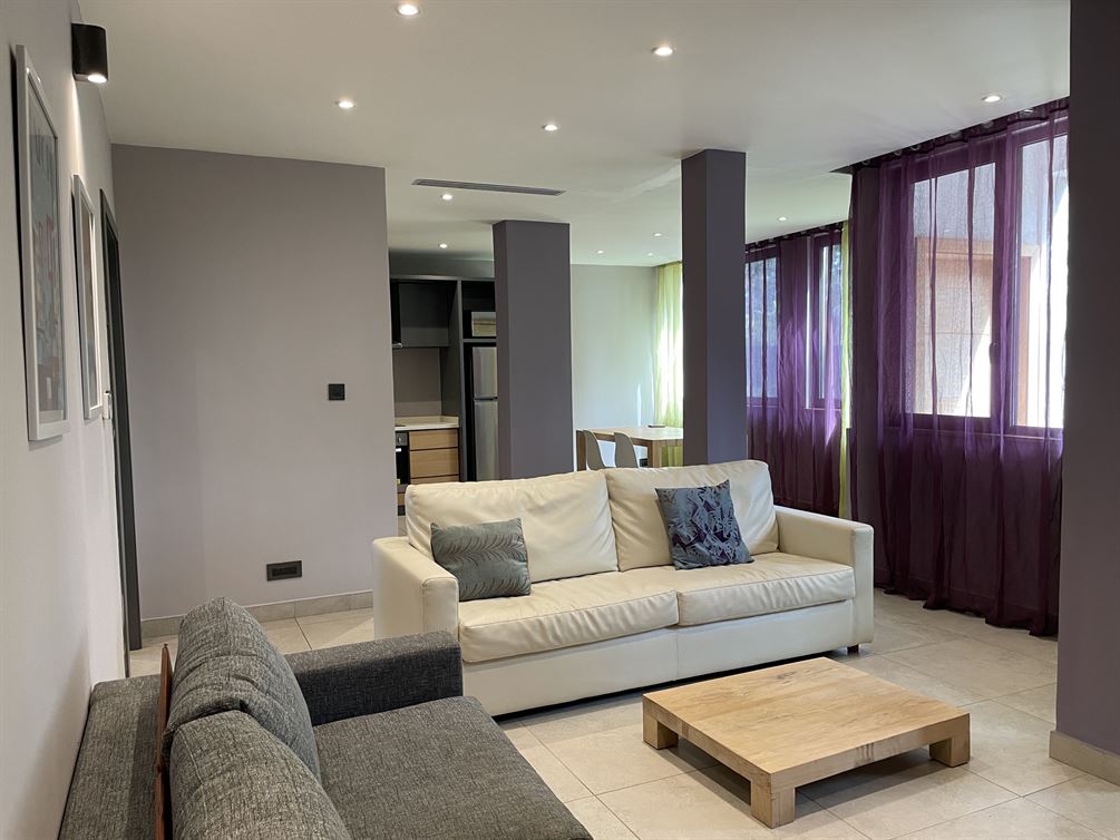Cliffside Apartment, Airport Residential