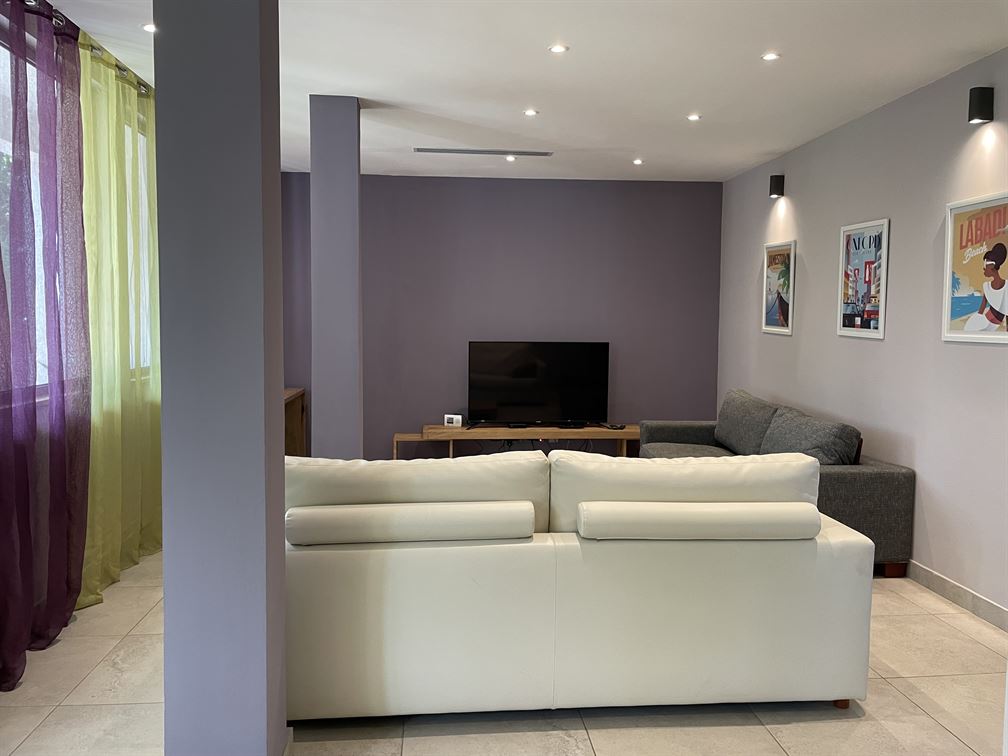 Cliffside Apartment, Airport Residential