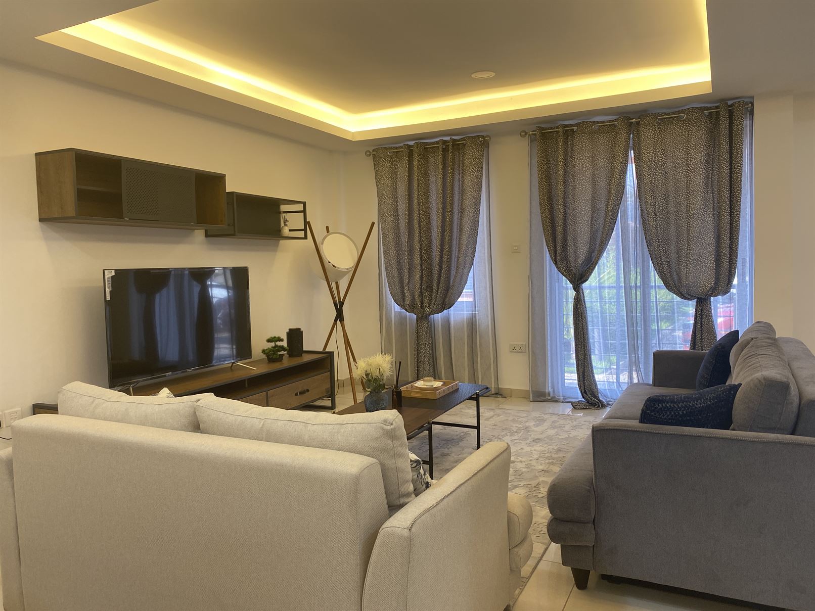 Cliffside Apartment, Airport Residential