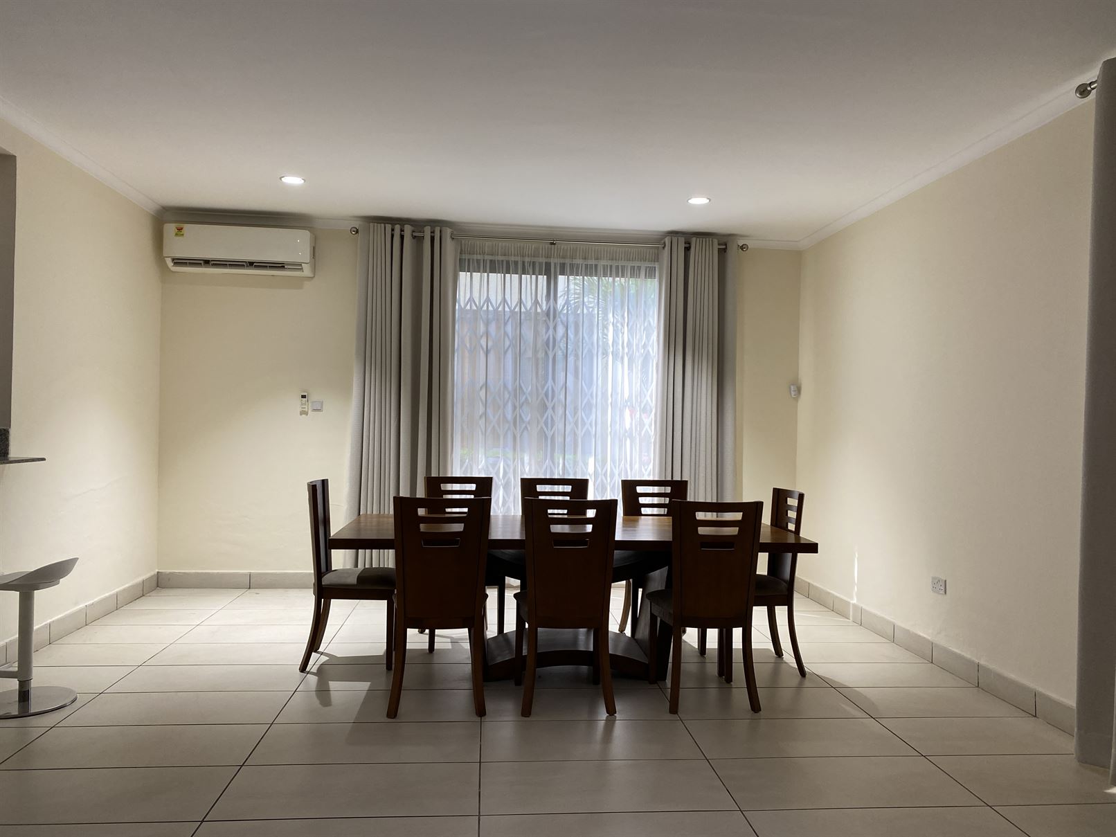 Cliffside Apartment, Airport Residential