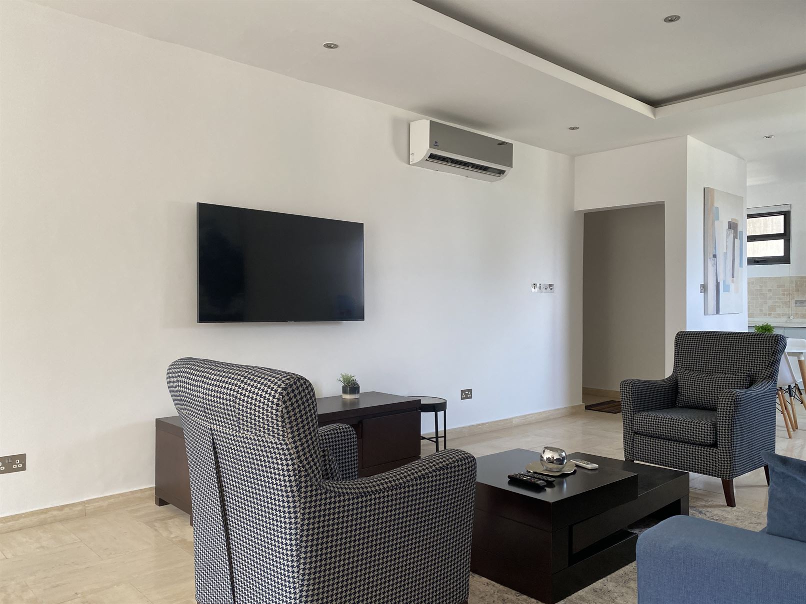 Cliffside Apartment, Airport Residential