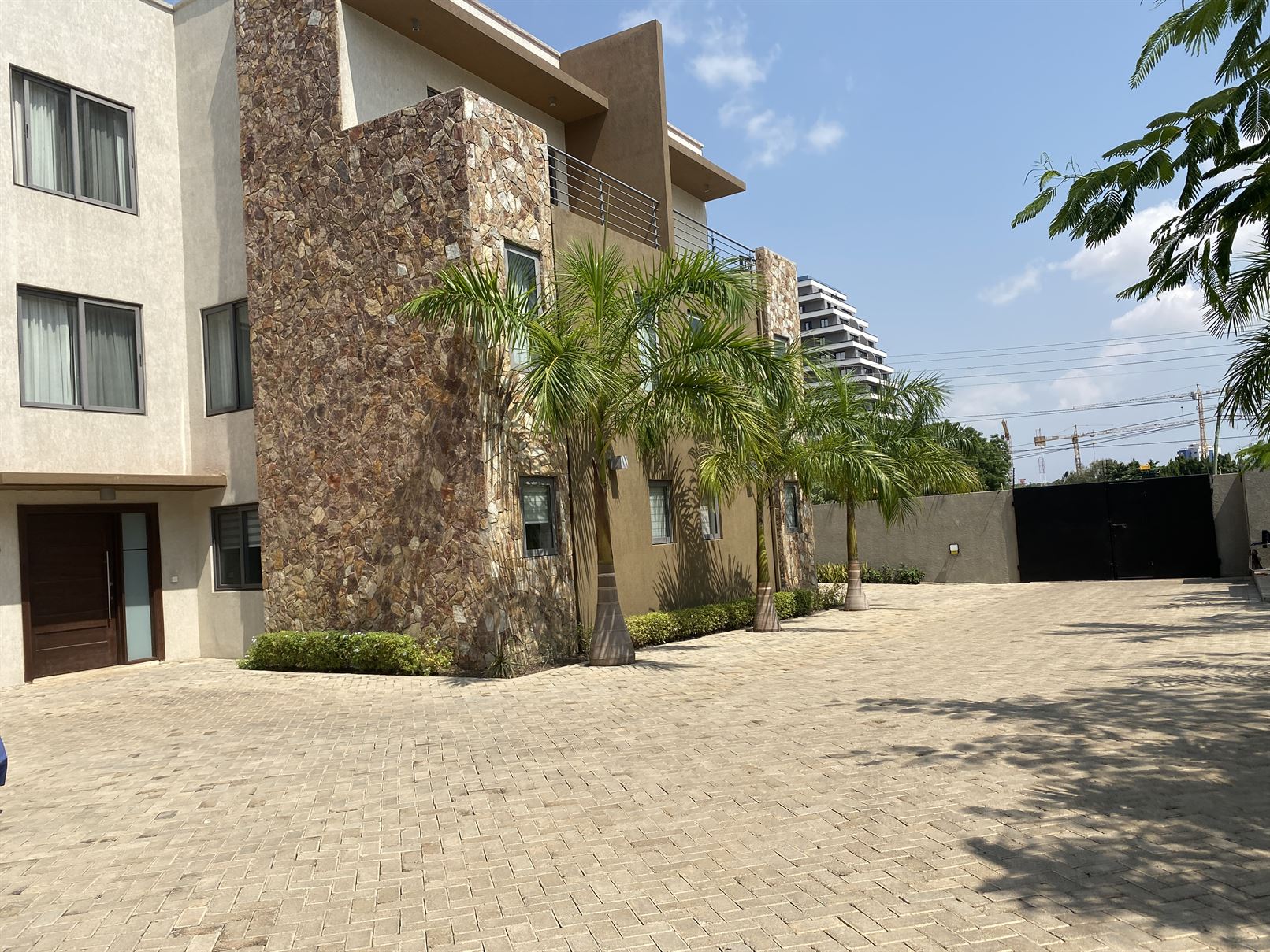 Cliffside Apartment, Airport Residential
