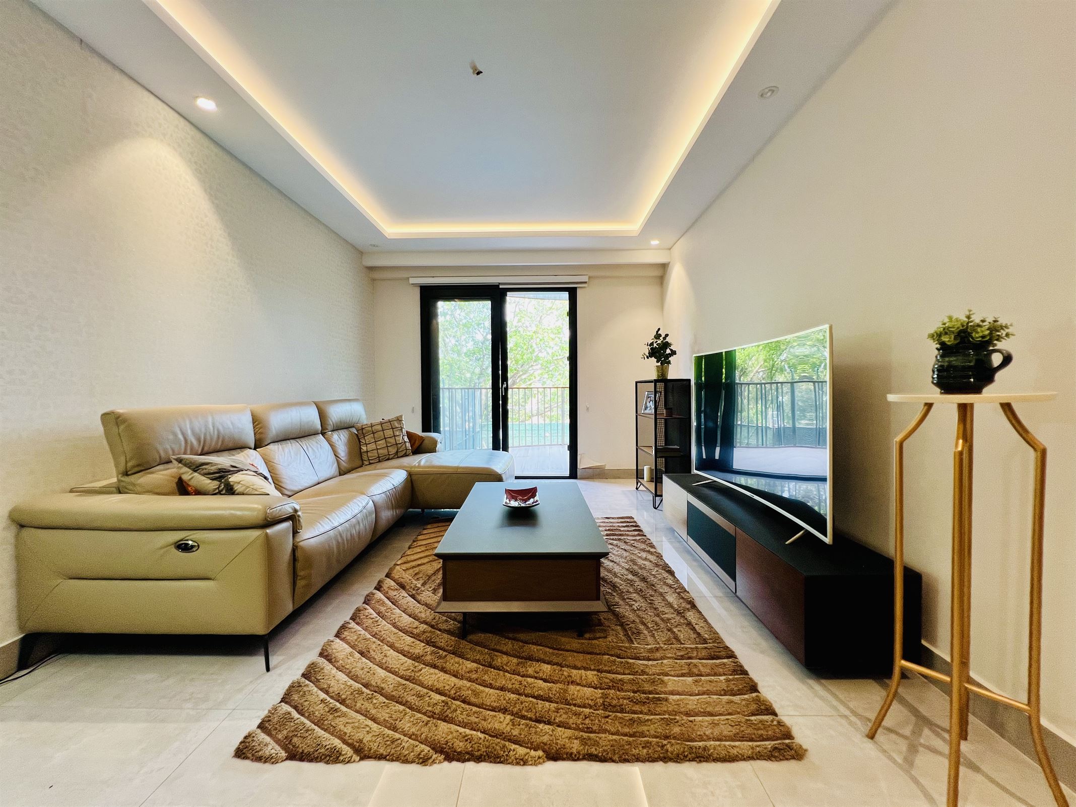 Cliffside Apartment, Airport Residential