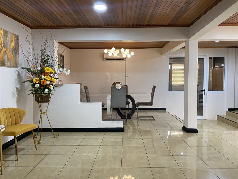 Cliffside Apartment, Airport Residential