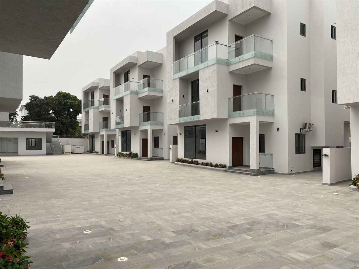 Cliffside Apartment, Airport Residential