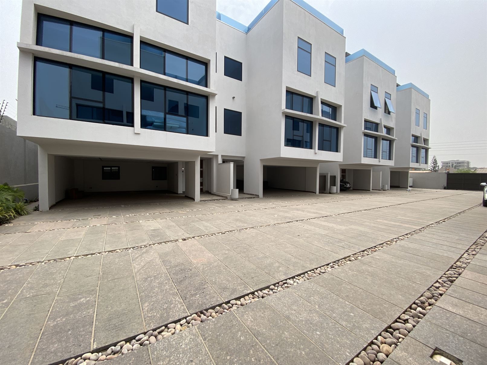 Cliffside Apartment, Airport Residential