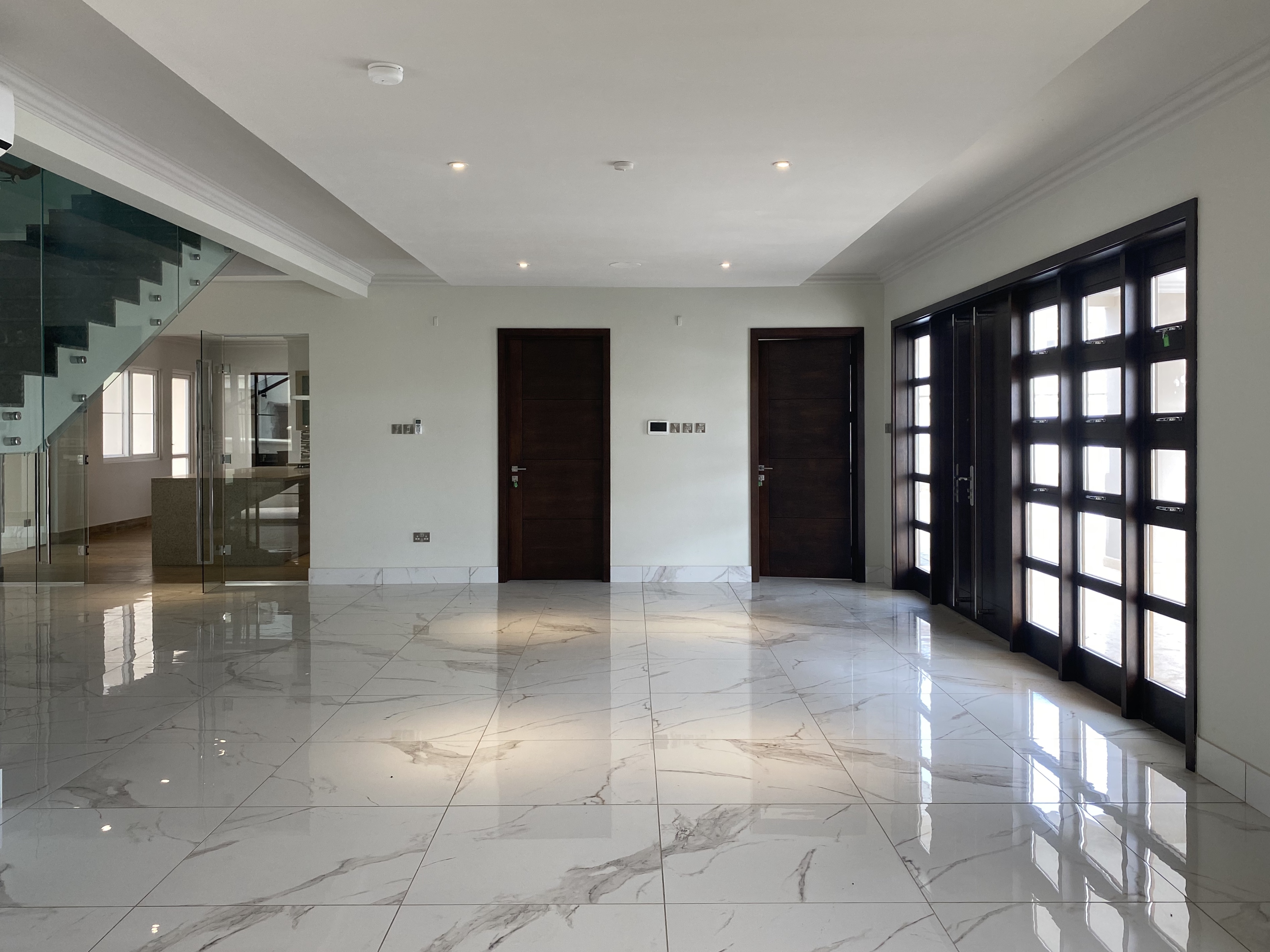 Cliffside Apartment, Airport Residential