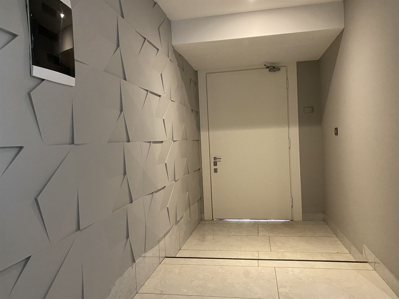 Cliffside Apartment, Airport Residential