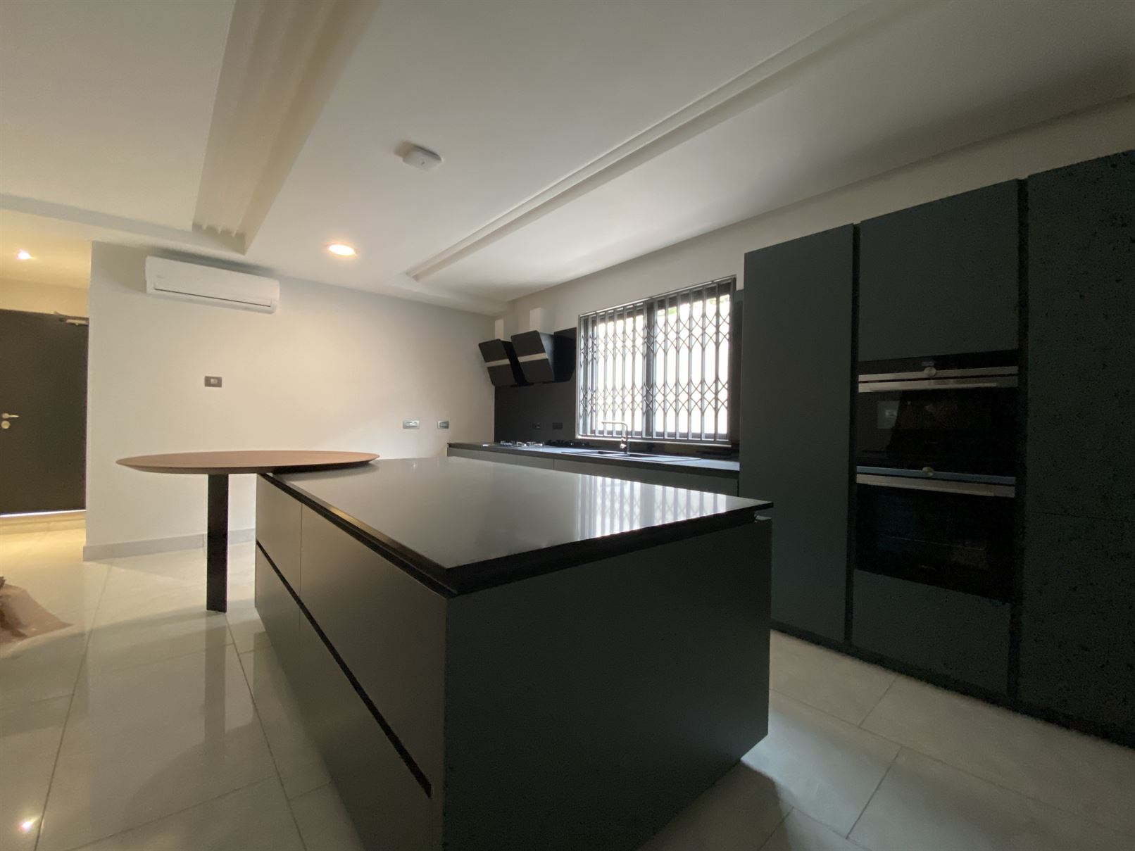 Cliffside Apartment, Airport Residential