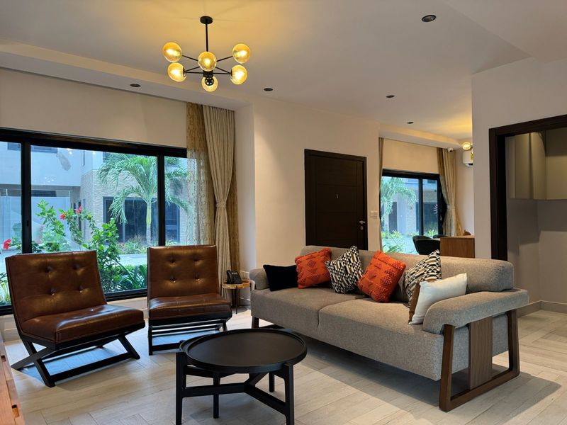 Cliffside Apartment, Airport Residential