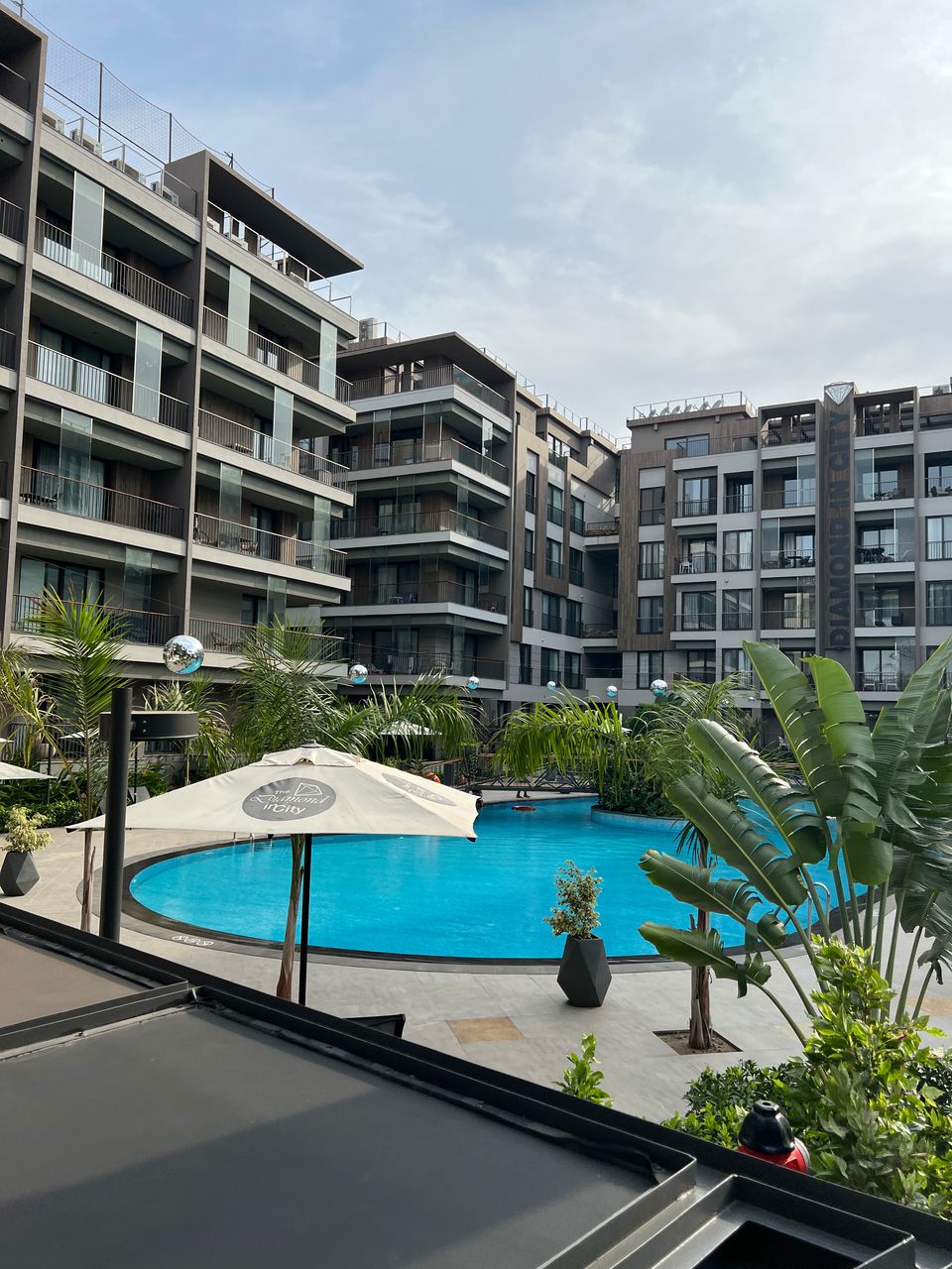 Cliffside Apartment, Airport Residential