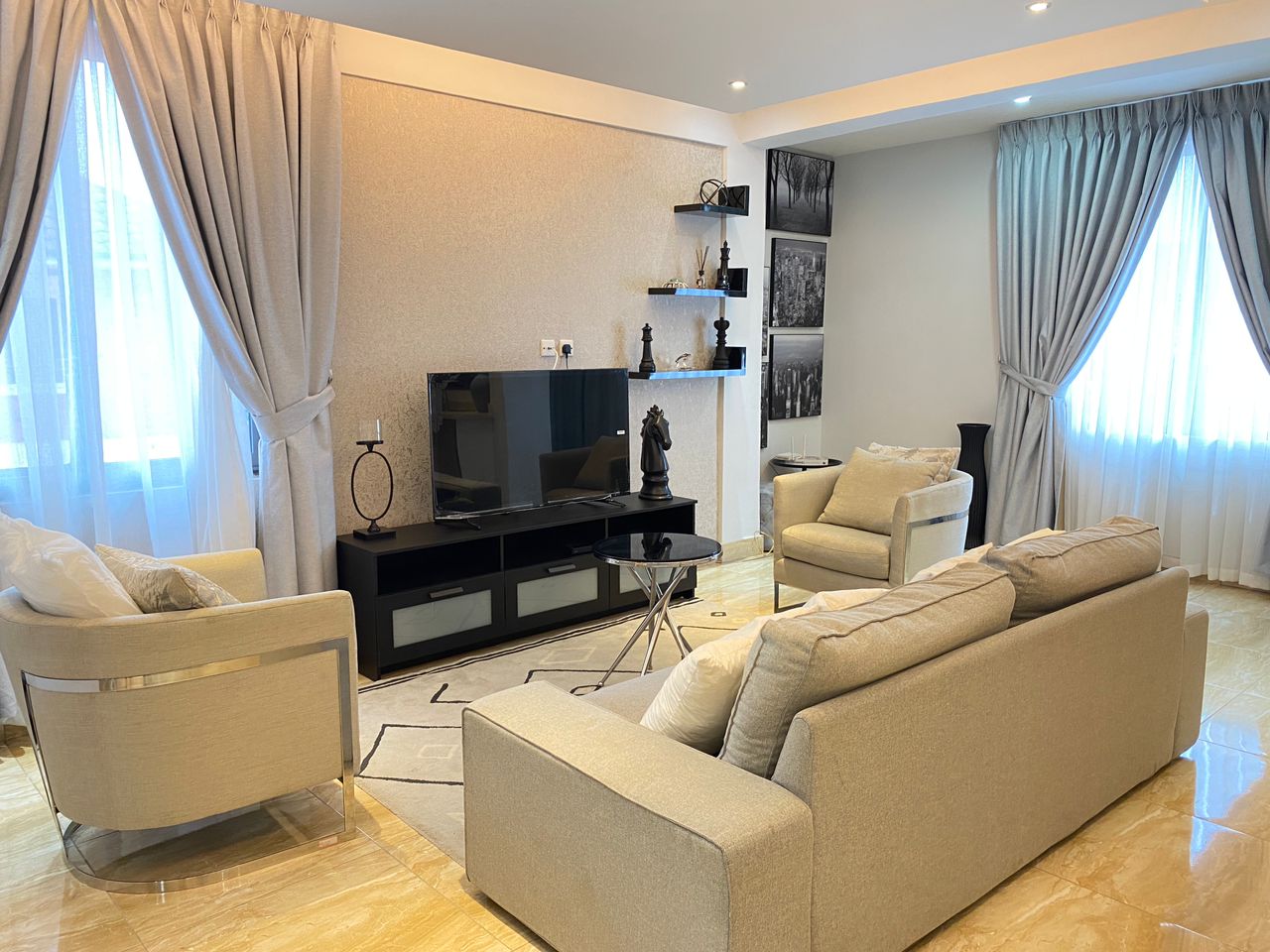 Cliffside Apartment, Airport Residential