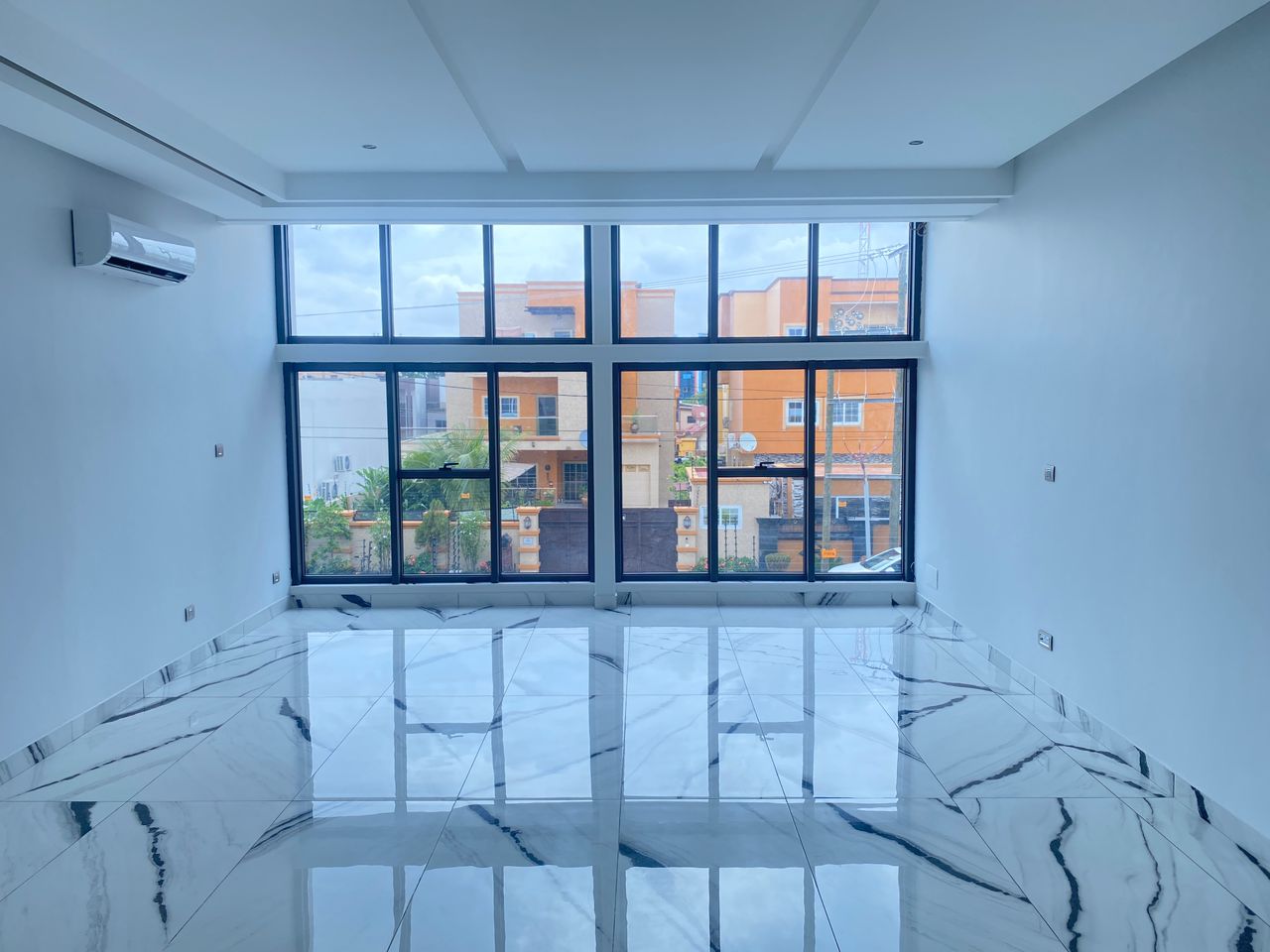 Cliffside Apartment, Airport Residential