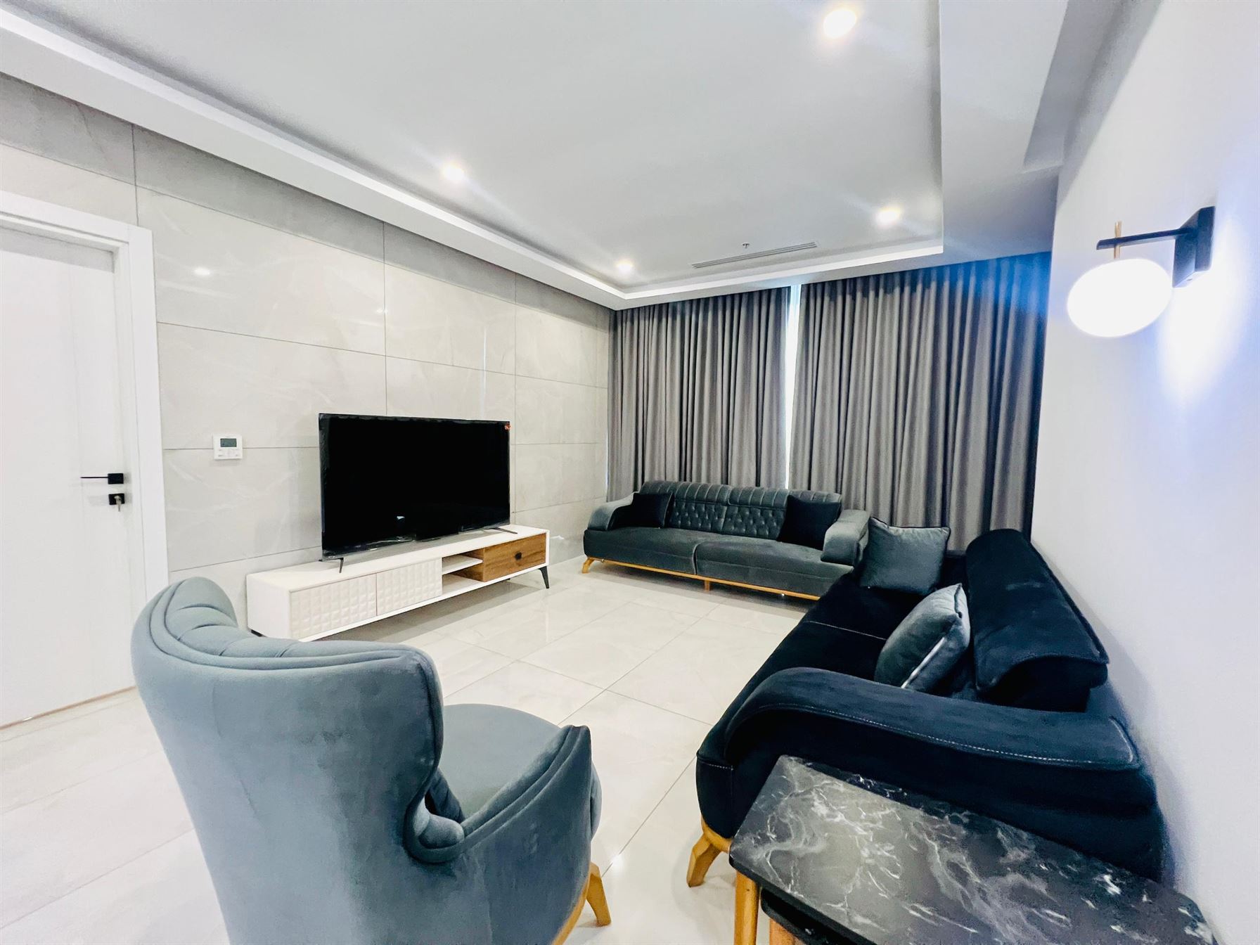 Cliffside Apartment, Airport Residential