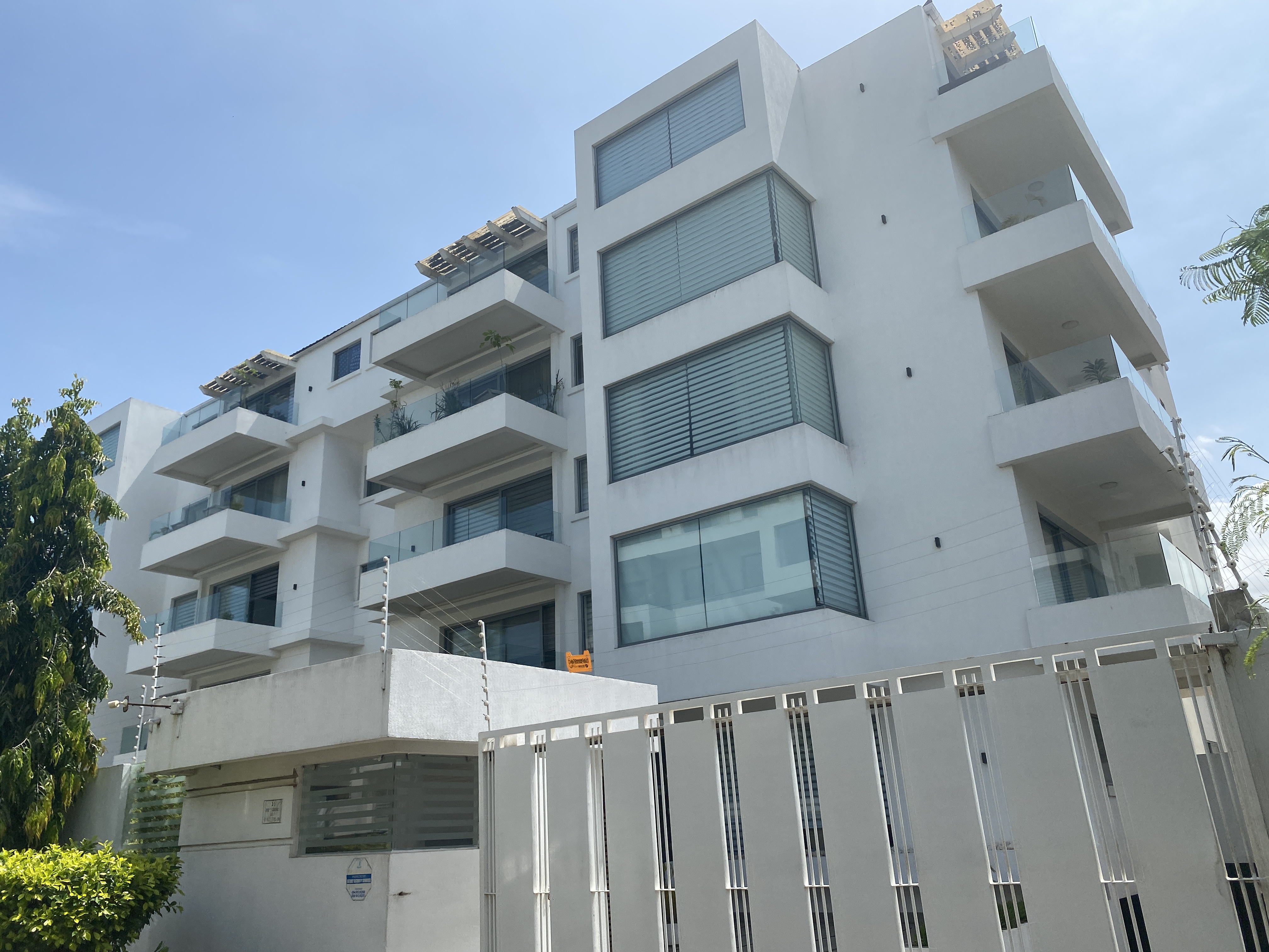 Cliffside Apartment, Airport Residential