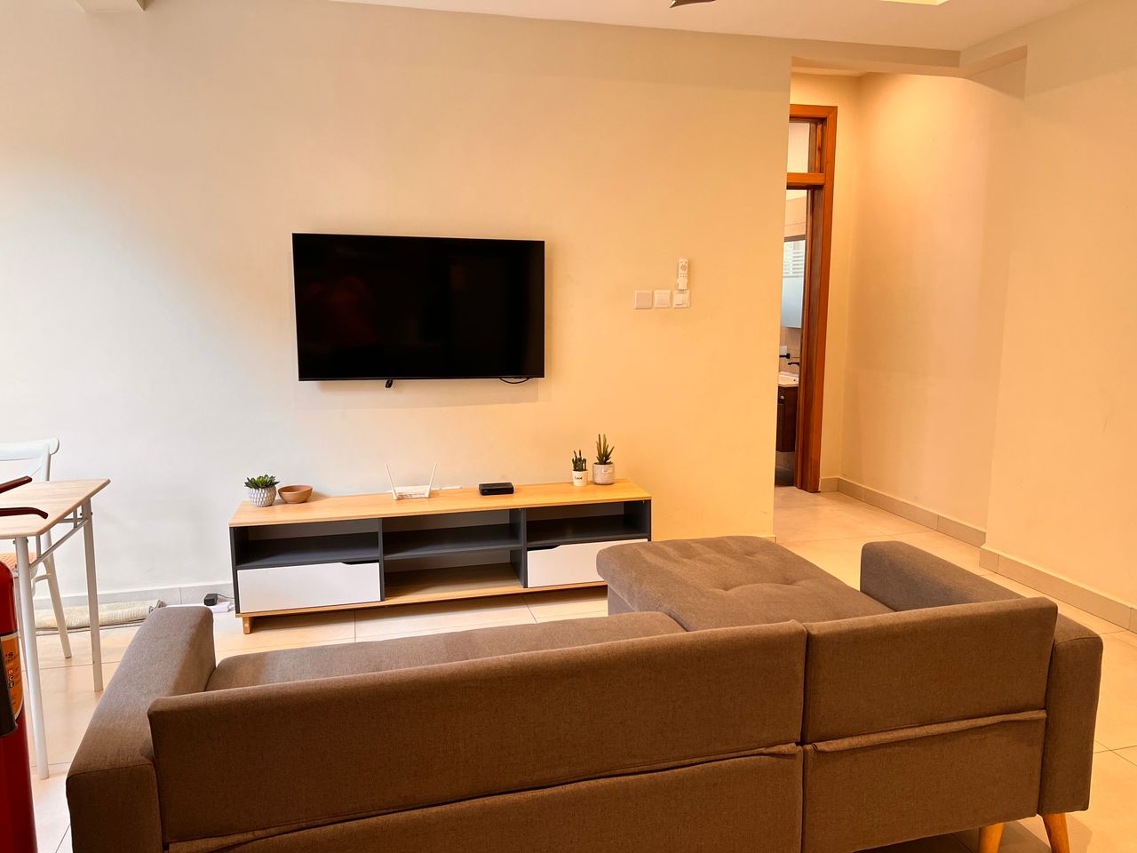 Cliffside Apartment, Airport Residential
