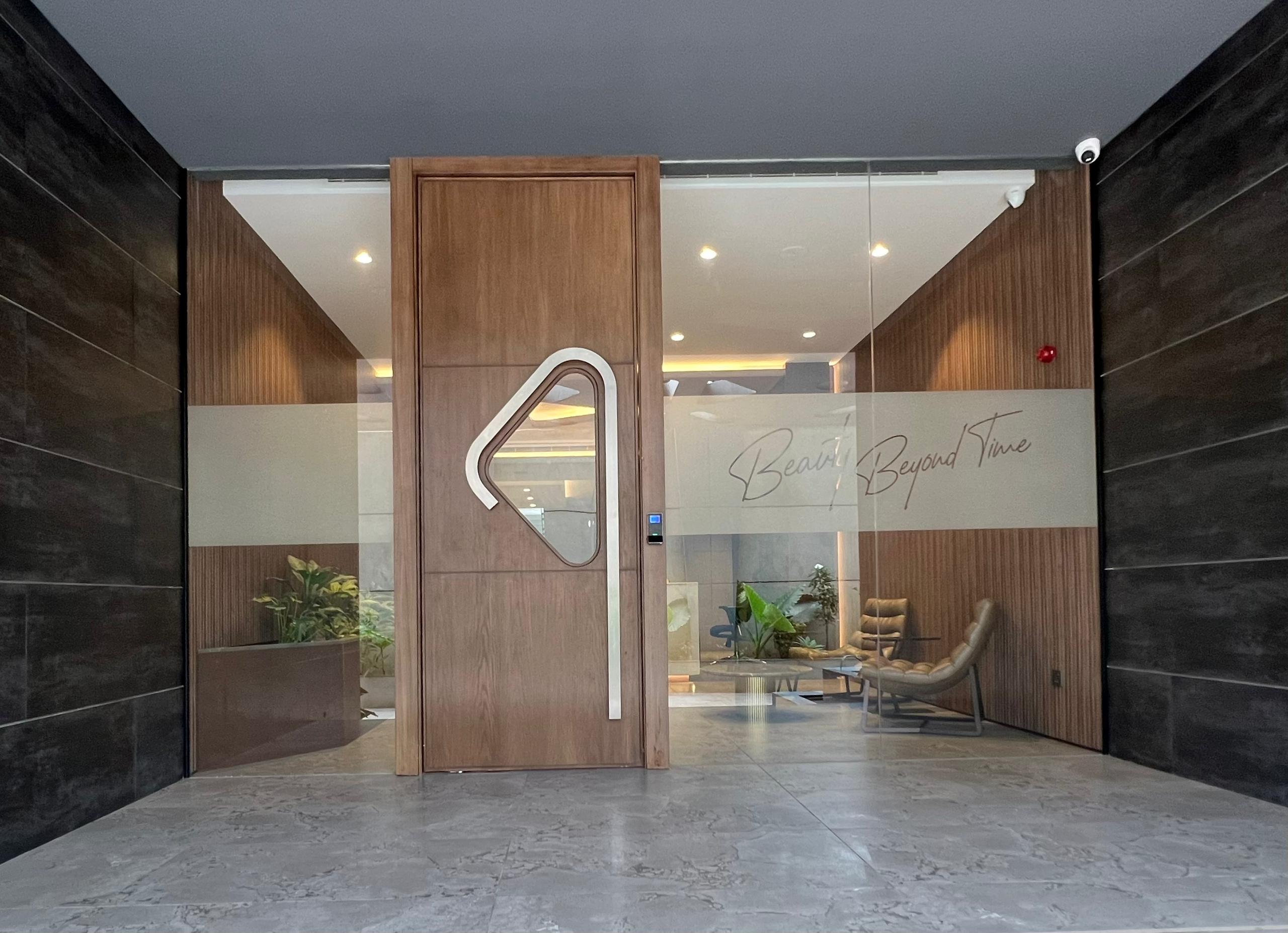 Cliffside Apartment, Airport Residential