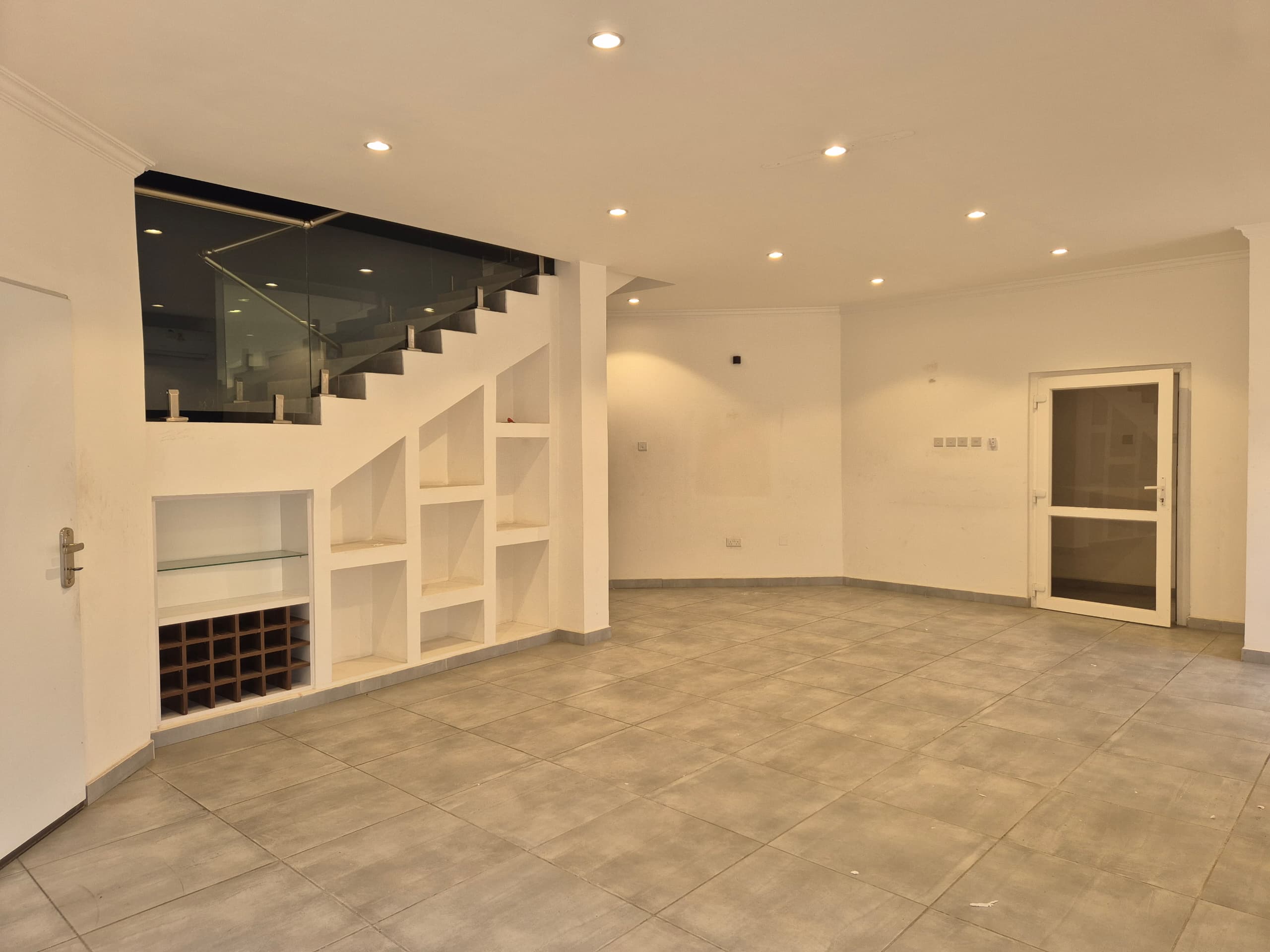 Cliffside Apartment, Airport Residential
