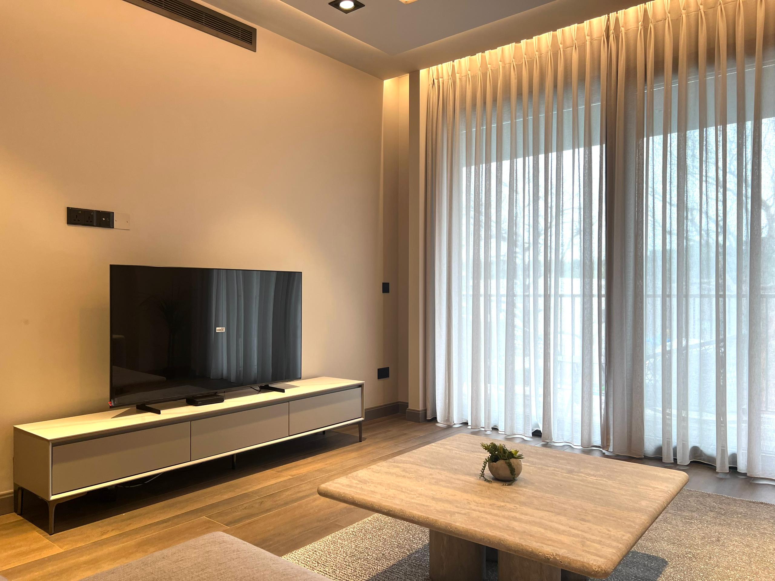 Cliffside Apartment, Airport Residential