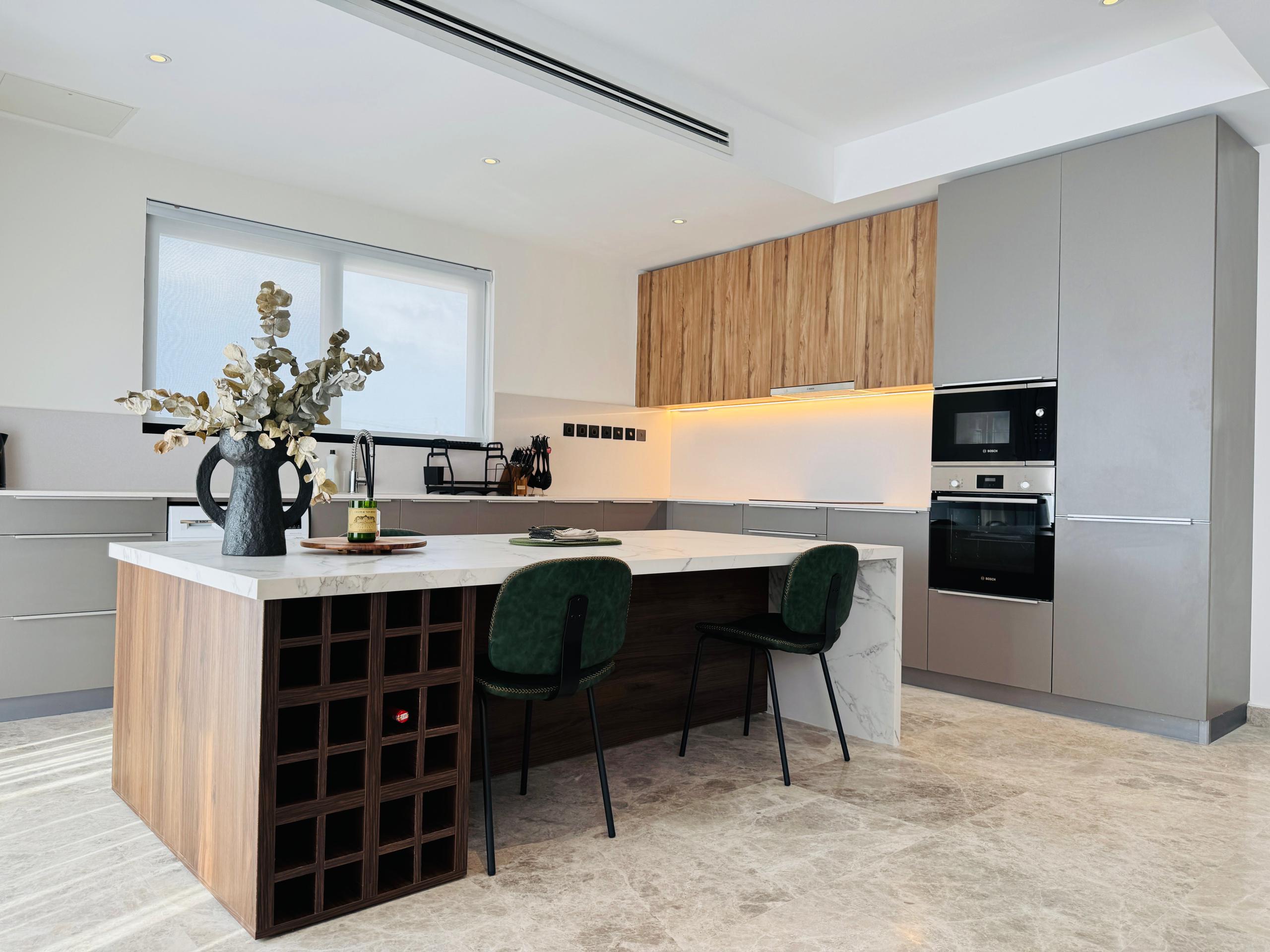 Cliffside Apartment, Airport Residential