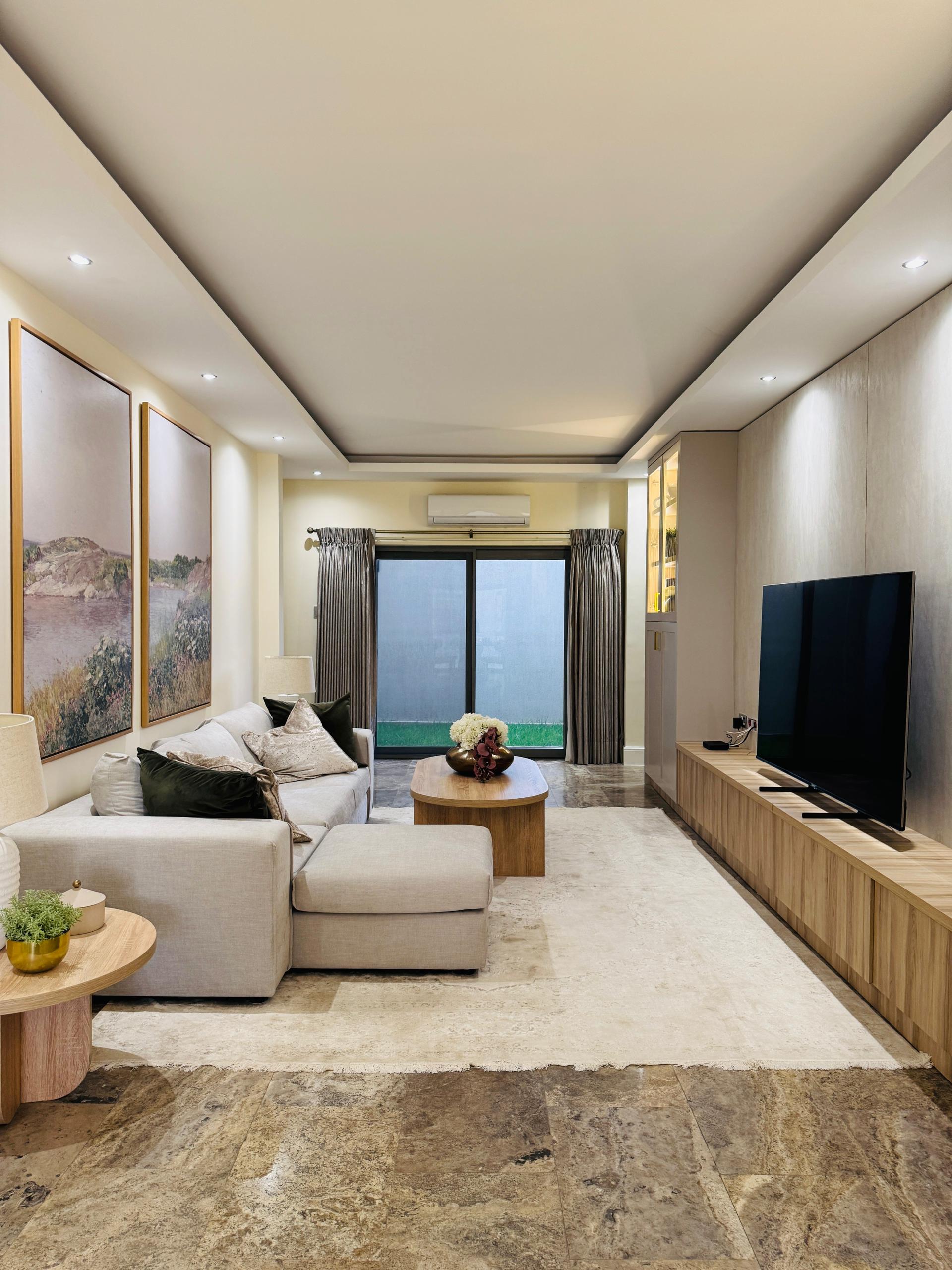 Cliffside Apartment, Airport Residential