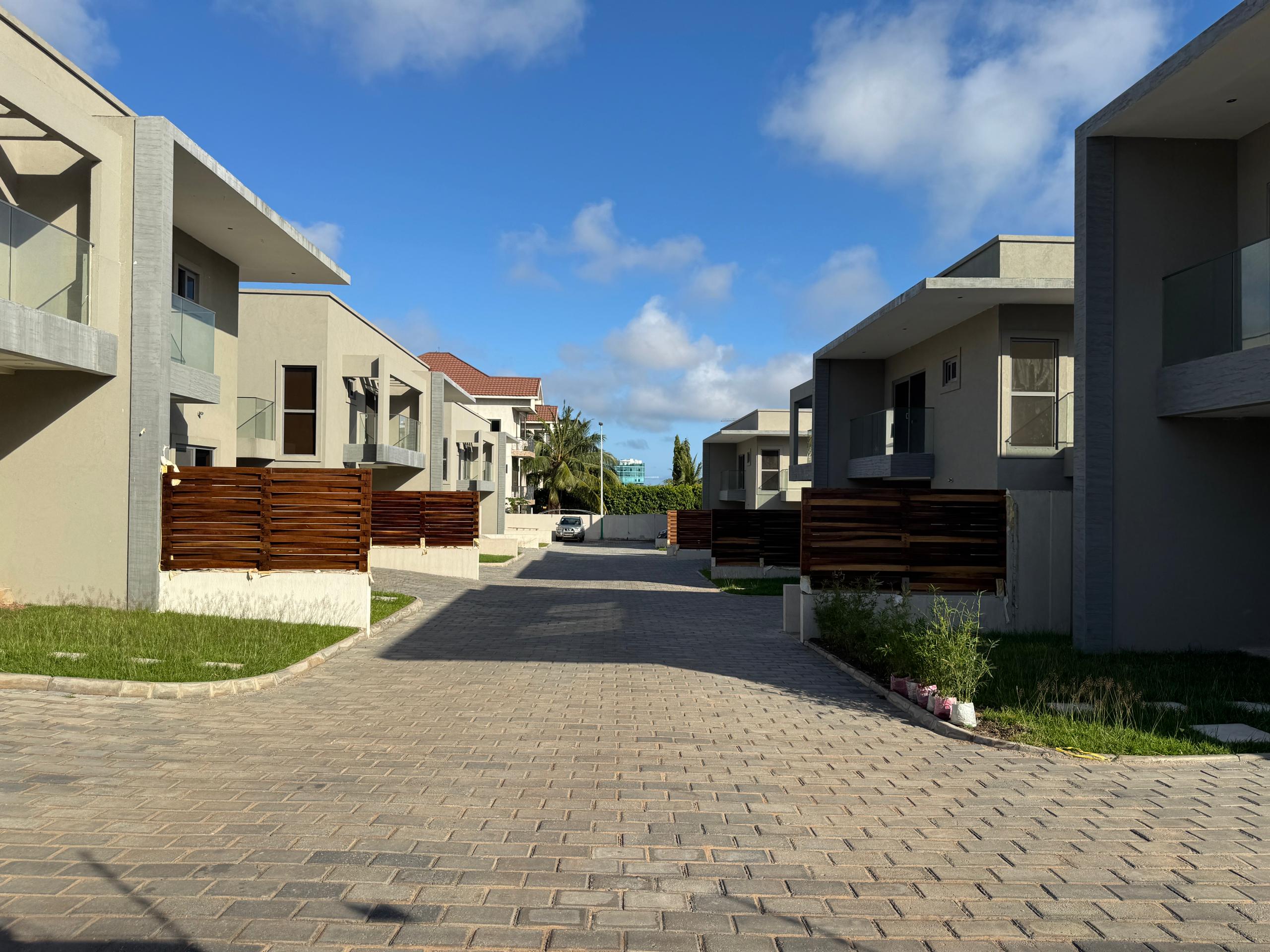 Cliffside Apartment, Airport Residential