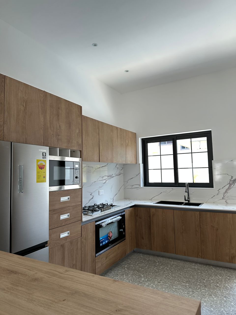 Cliffside Apartment, Airport Residential