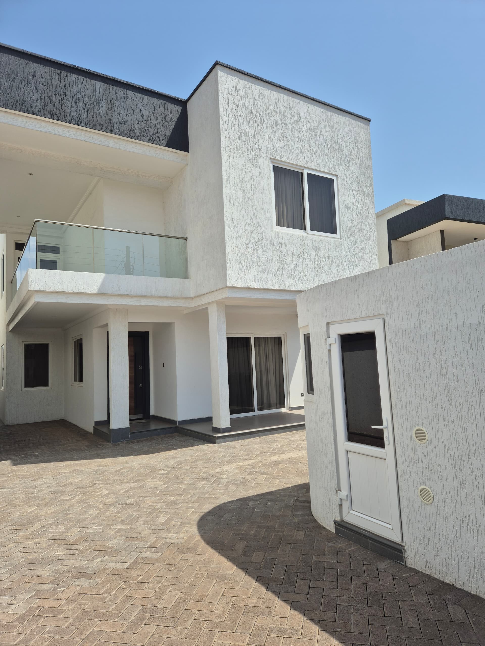 Cliffside Apartment, Airport Residential