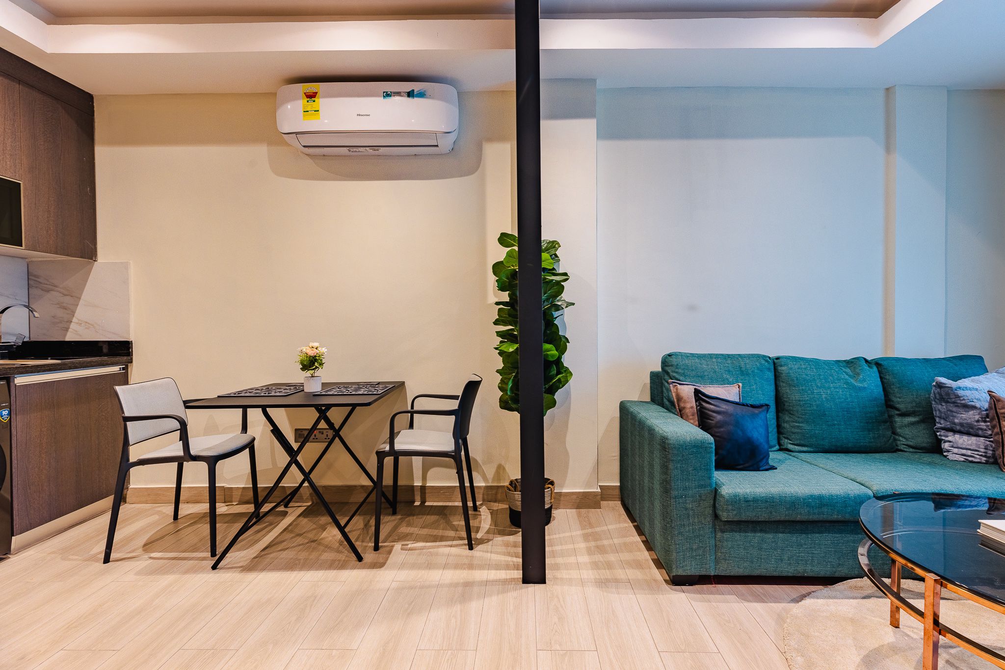Cliffside Apartment, Airport Residential